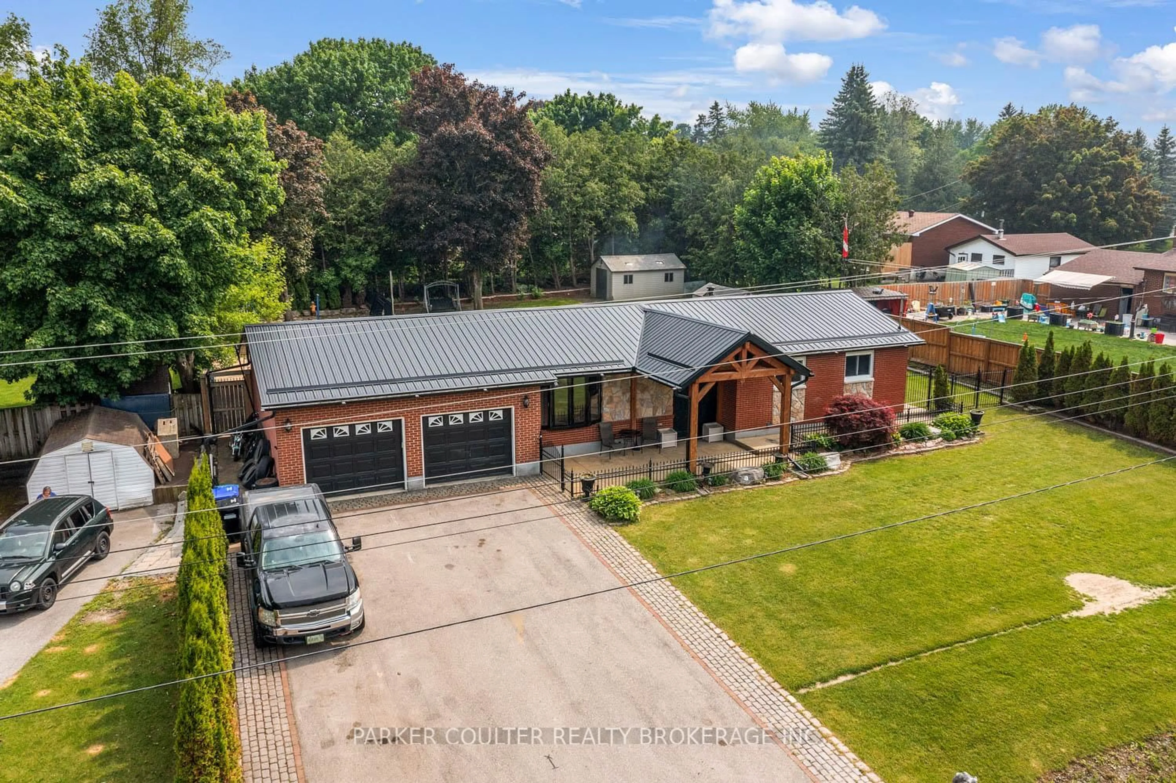 A pic from outside/outdoor area/front of a property/back of a property/a pic from drone, street for 8 Park Rd, Bradford West Gwillimbury Ontario L0G 1B0