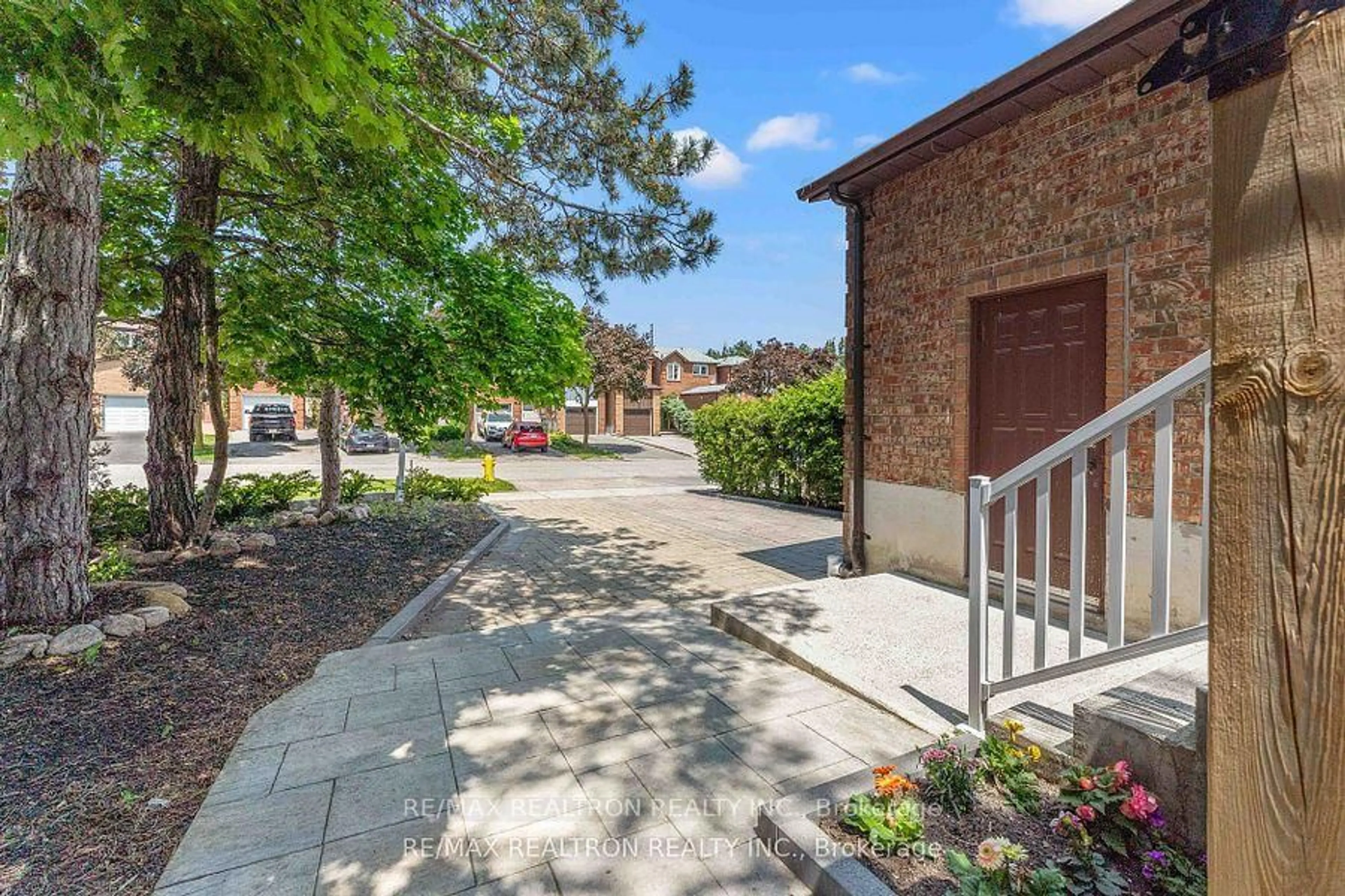 Patio, street for 43 Rejane Cres, Vaughan Ontario L4J 5A2