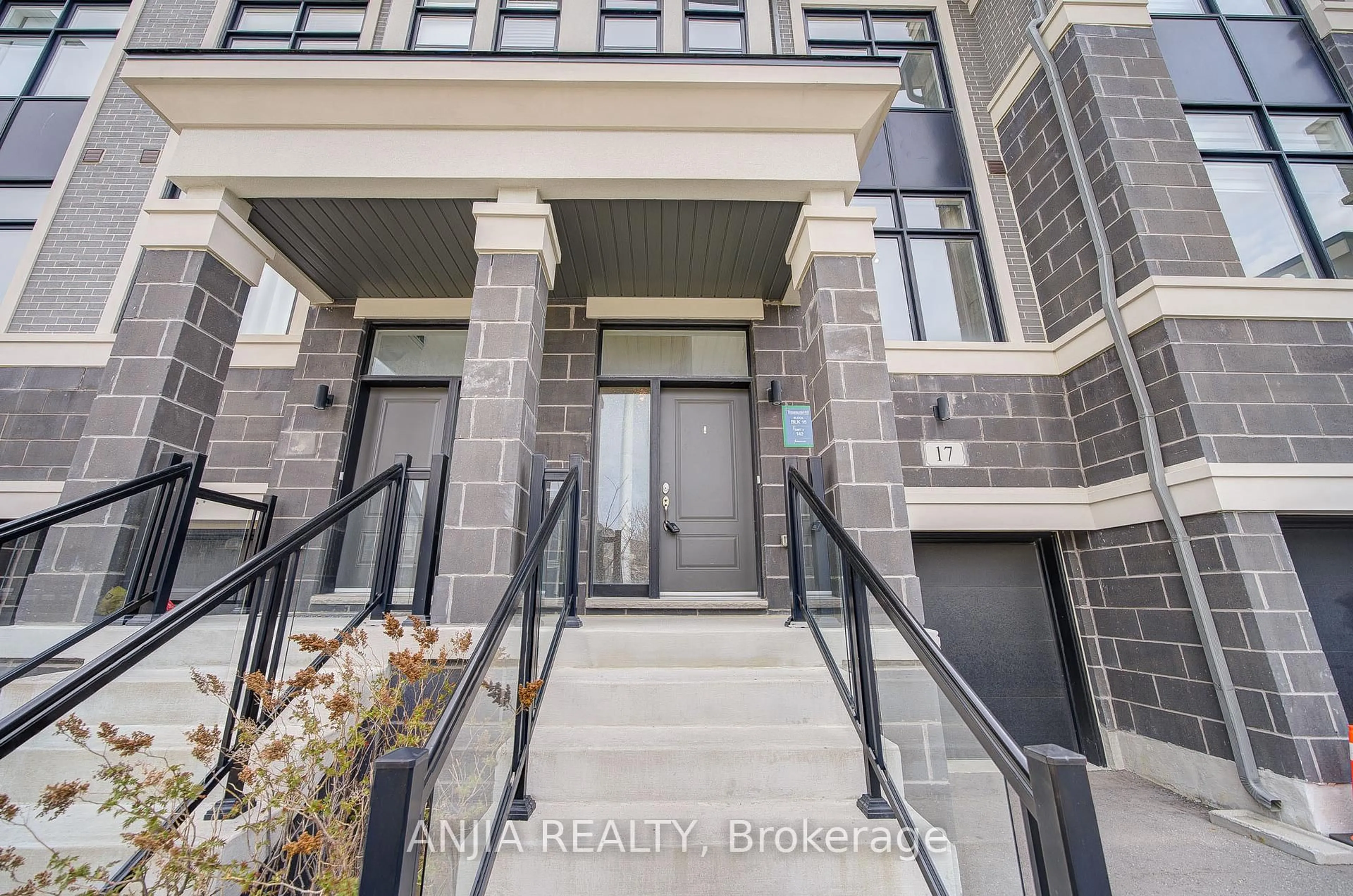 Indoor entryway for 17 Armillo Pl, Markham Ontario L6E 0V4