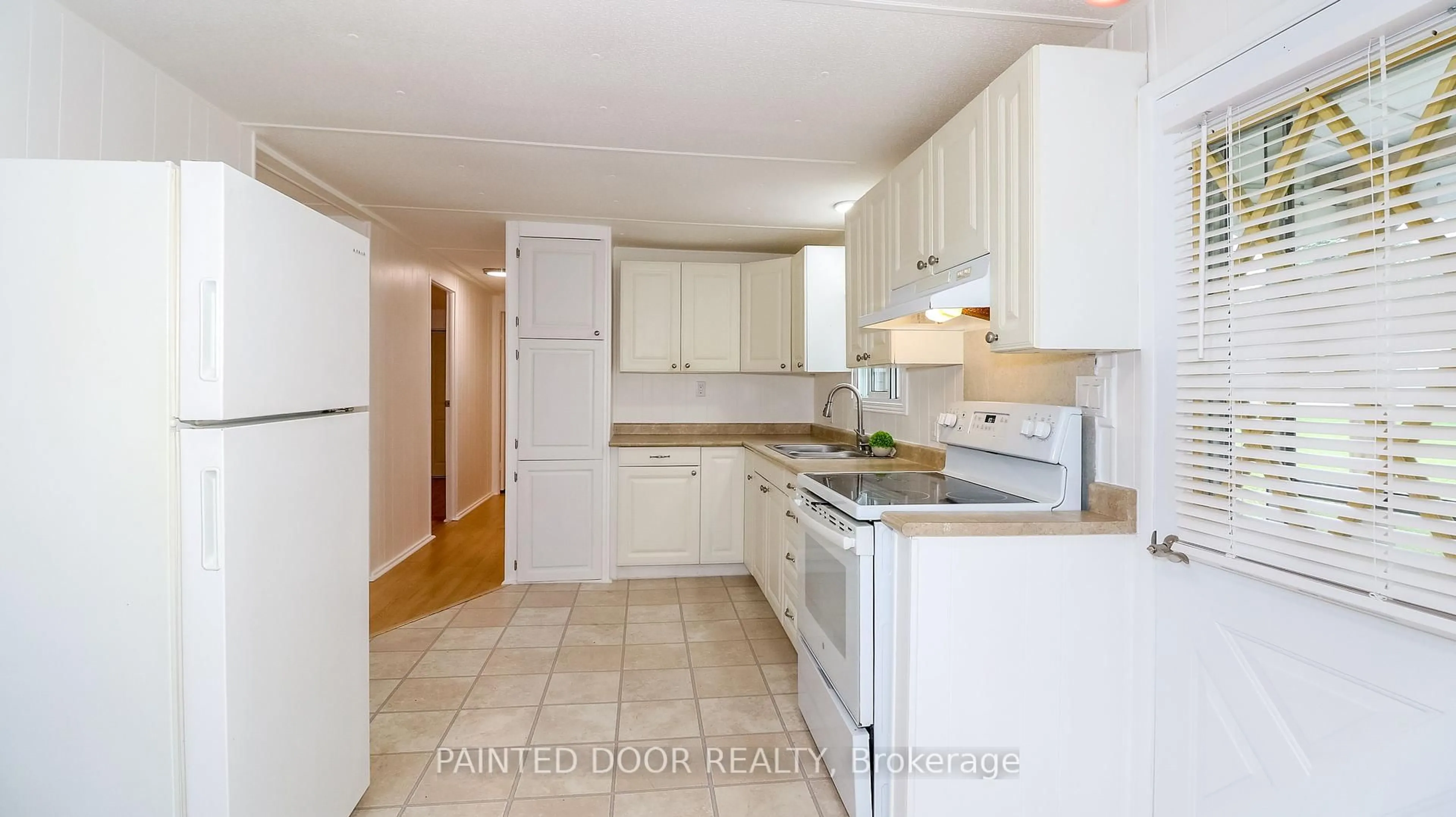 Standard kitchen, ceramic/tile floor for 45 Hawthorne Dr, Innisfil Ontario L9S 1P1
