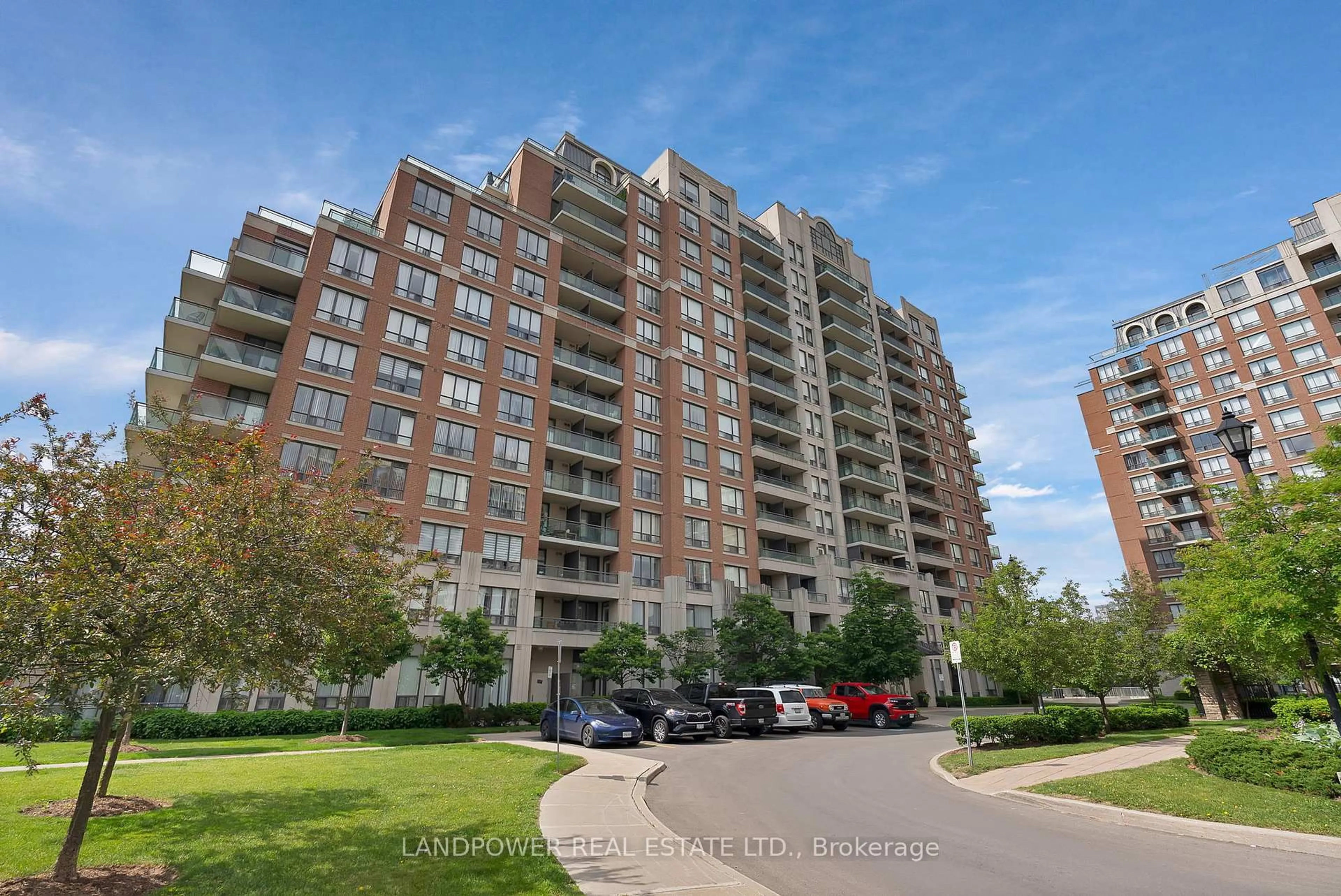 A pic from outside/outdoor area/front of a property/back of a property/a pic from drone, unknown for 310 Red Maple Rd #701, Richmond Hill Ontario L4C 0T7