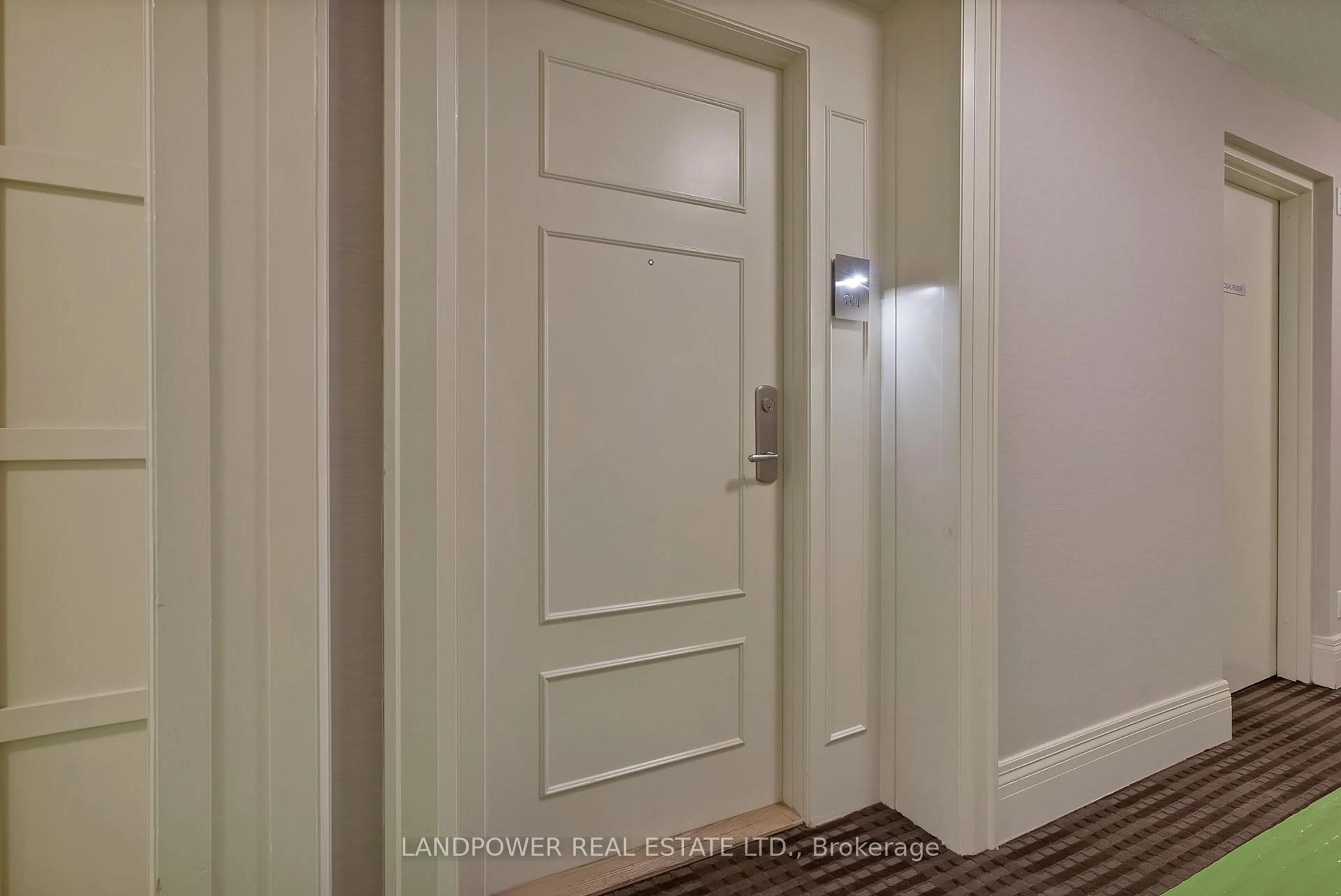 Indoor entryway for 310 Red Maple Rd #701, Richmond Hill Ontario L4C 0T7