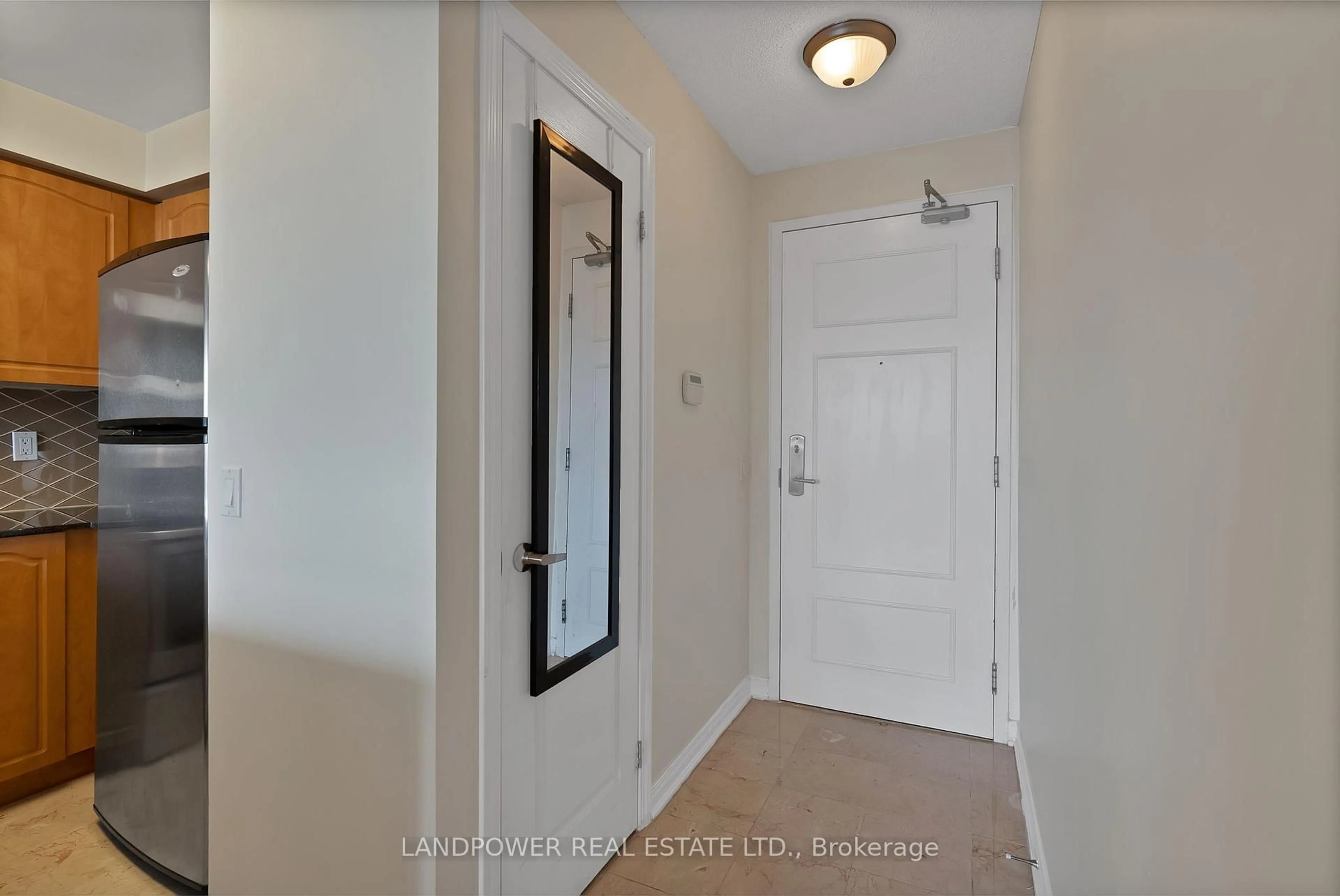 Indoor entryway for 310 Red Maple Rd #701, Richmond Hill Ontario L4C 0T7