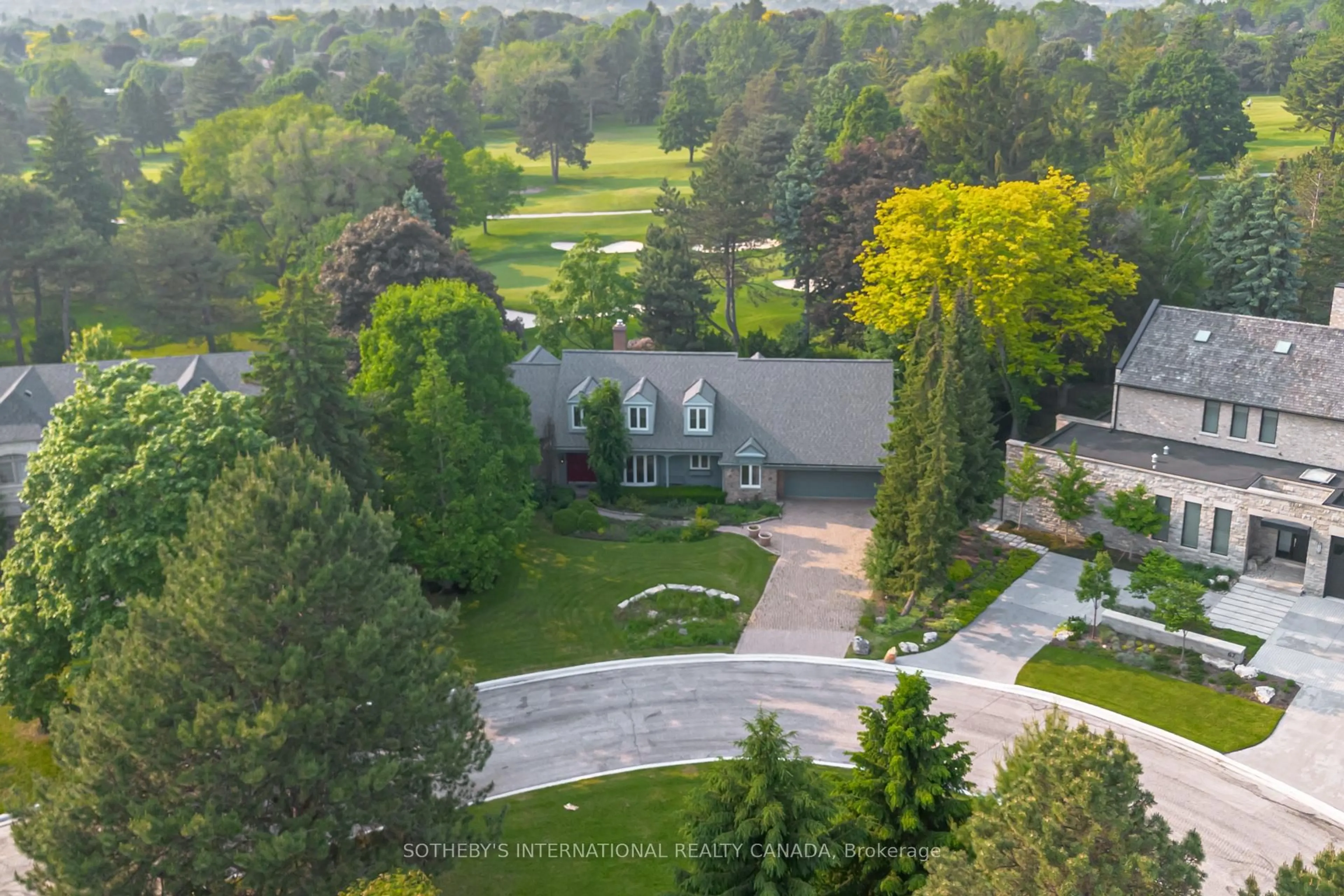 A pic from outside/outdoor area/front of a property/back of a property/a pic from drone, unknown for 69 Fairway Heights Dr, Markham Ontario L3T 3A7