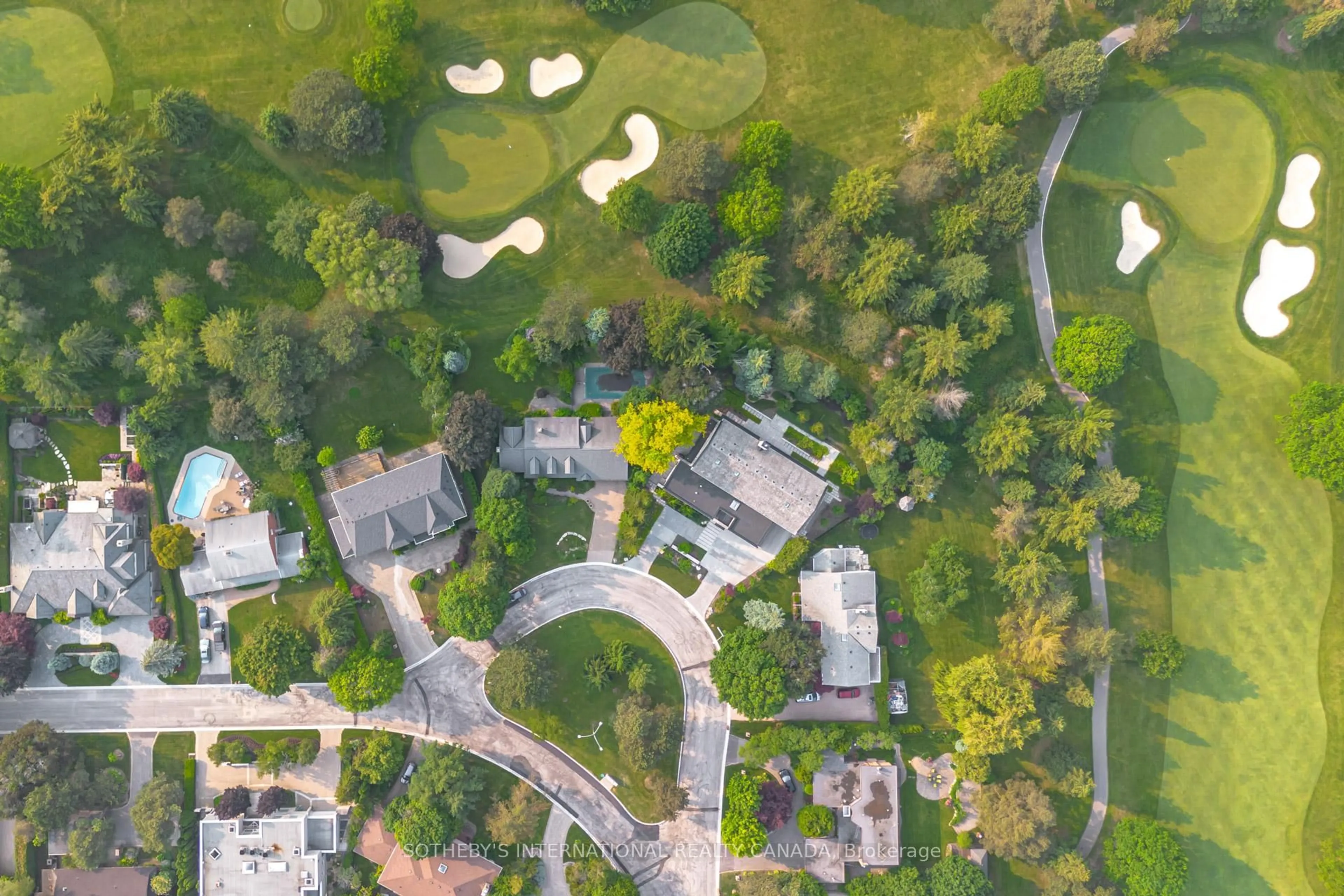 A pic from outside/outdoor area/front of a property/back of a property/a pic from drone, street for 69 Fairway Heights Dr, Markham Ontario L3T 3A7