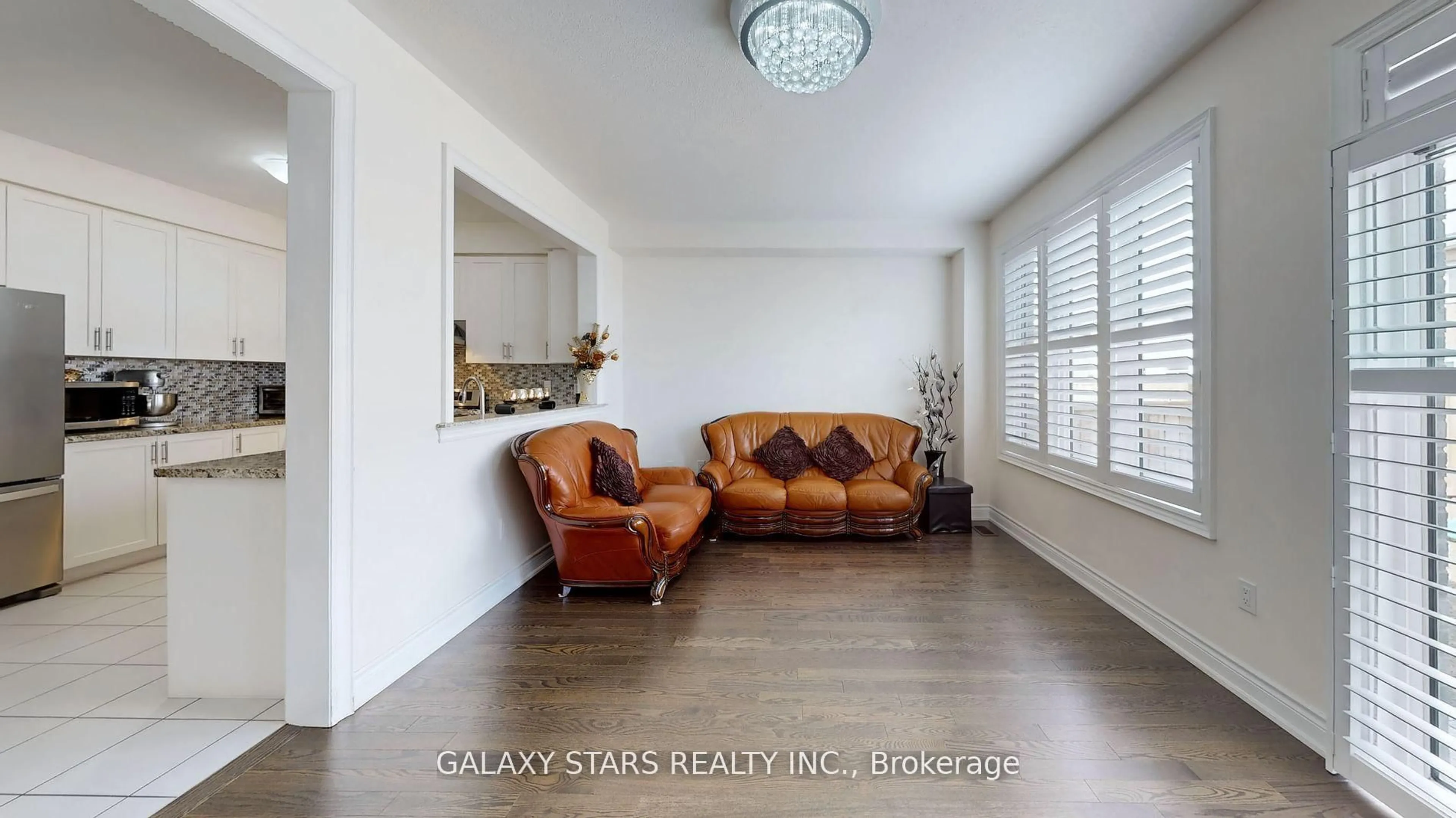 Living room with furniture, wood/laminate floor for 350 Kirkham Dr, Markham Ontario L3S 0E4