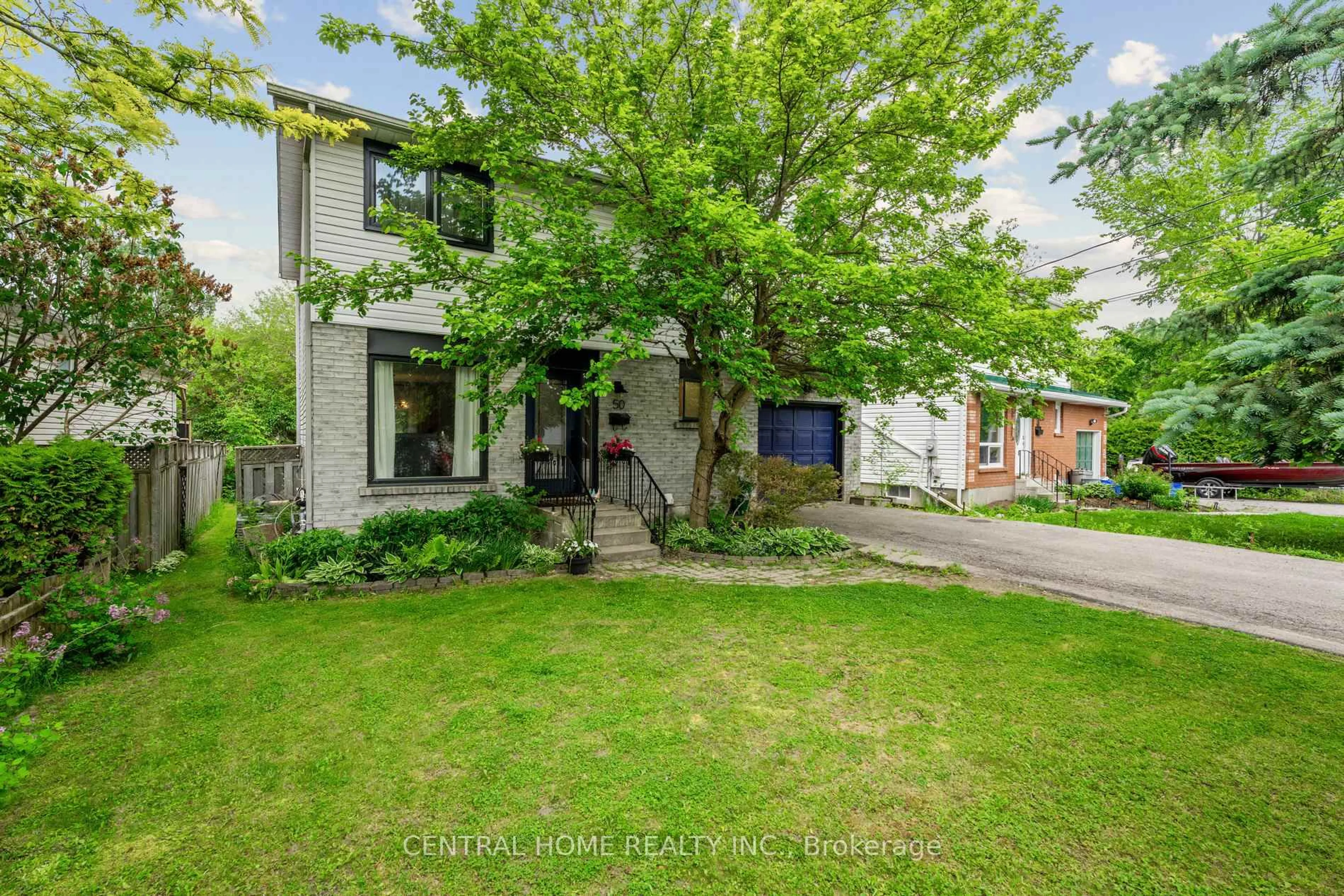 A pic from outside/outdoor area/front of a property/back of a property/a pic from drone, street for 50 Metro Rd, Georgina Ontario L4P 3K8