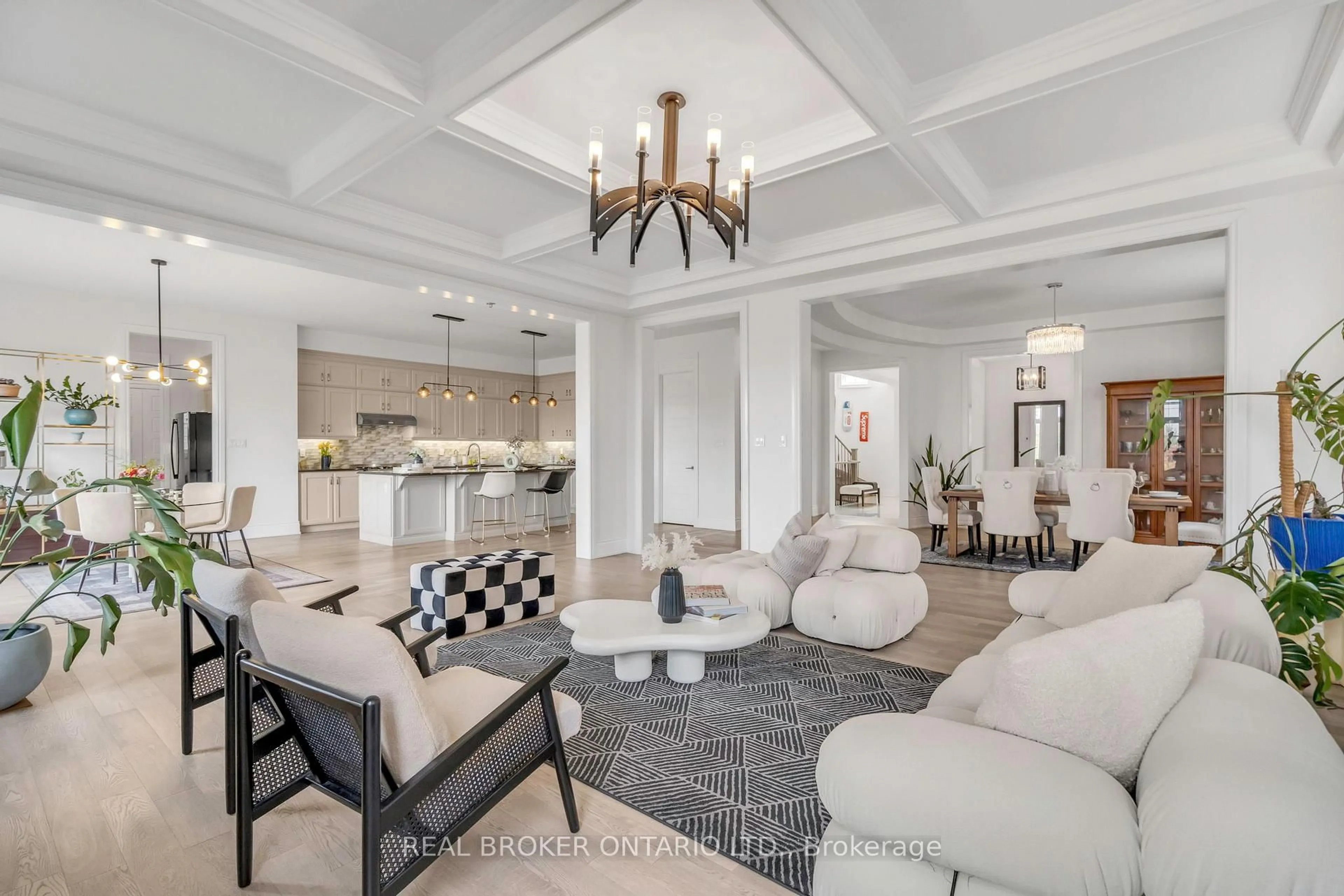 Living room with furniture, unknown for 18 Ridgepoint Rd, Vaughan Ontario L4H 4T4