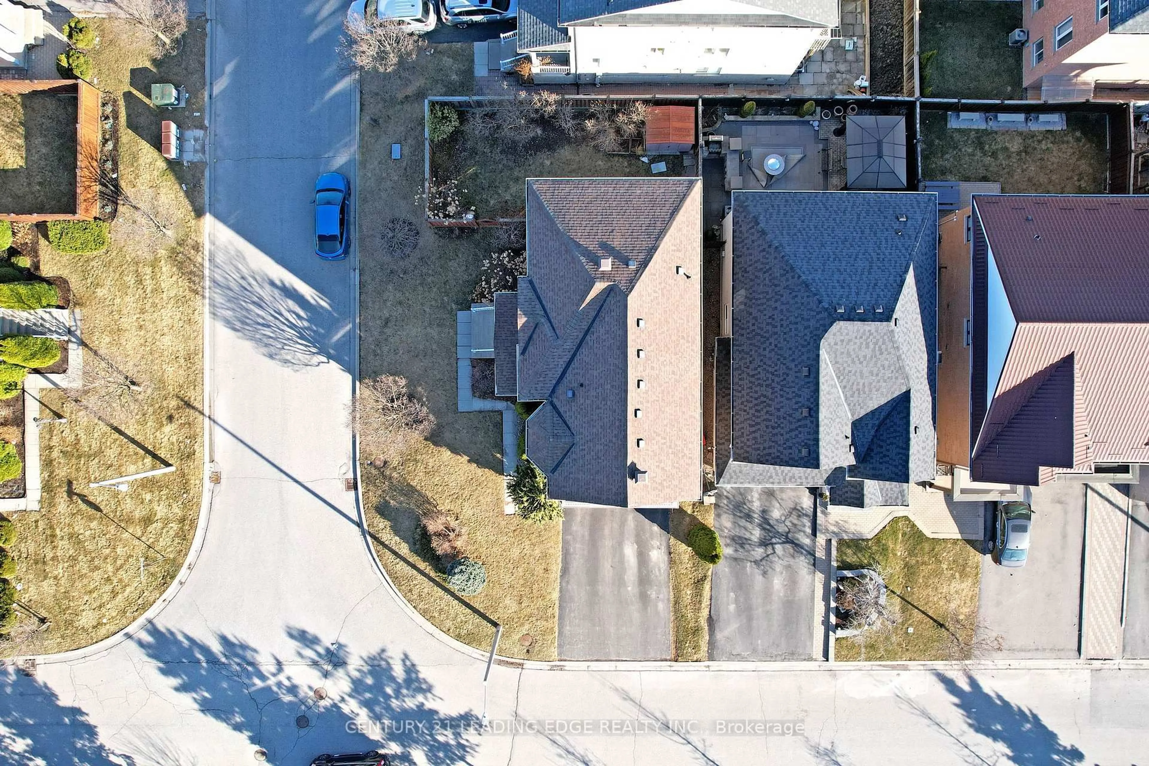 A pic from outside/outdoor area/front of a property/back of a property/a pic from drone, street for 14 La Maria Lane, Vaughan Ontario L6A 3X2
