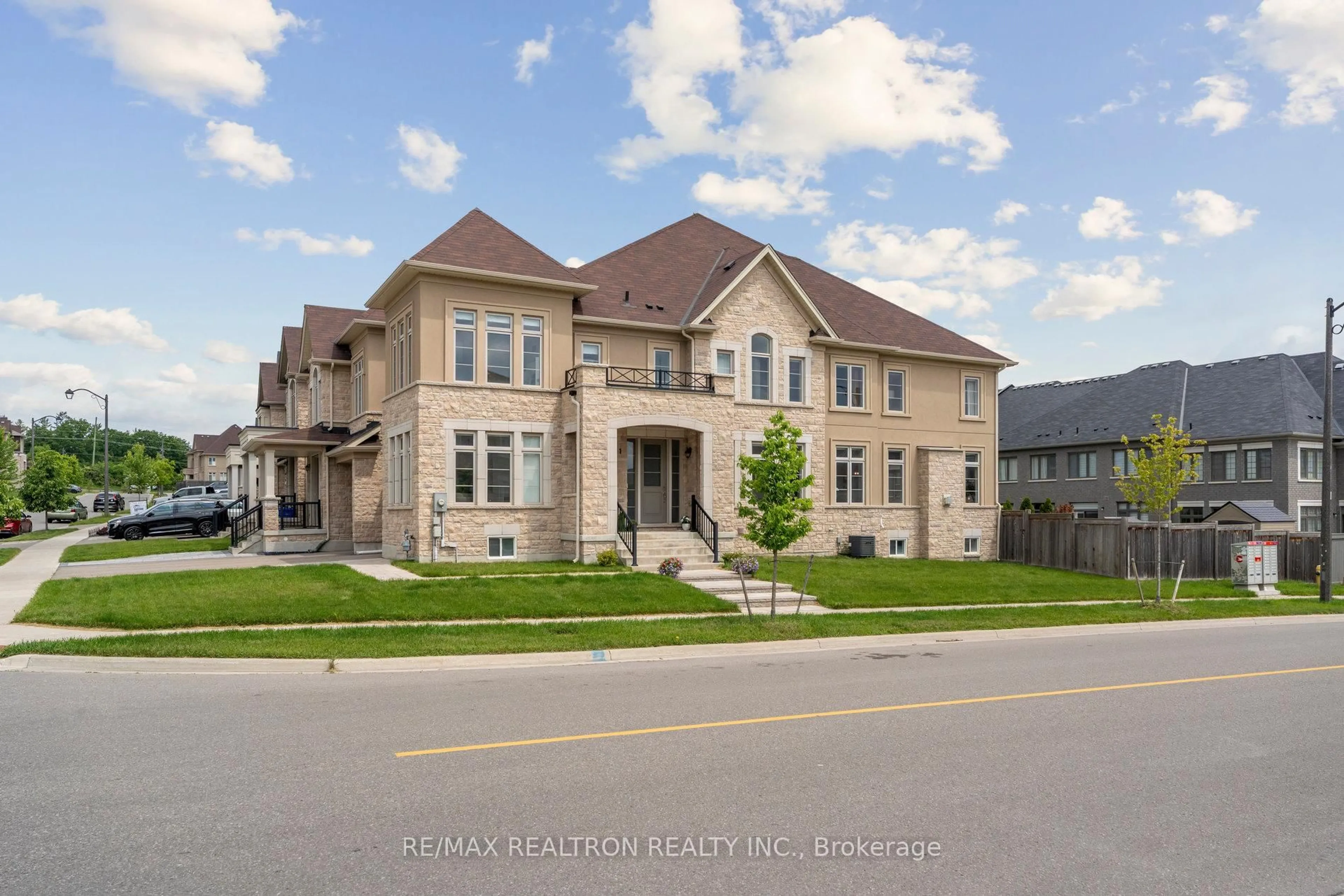 Home with brick exterior material, street for 1 John Smith St, East Gwillimbury Ontario L9N 0S7