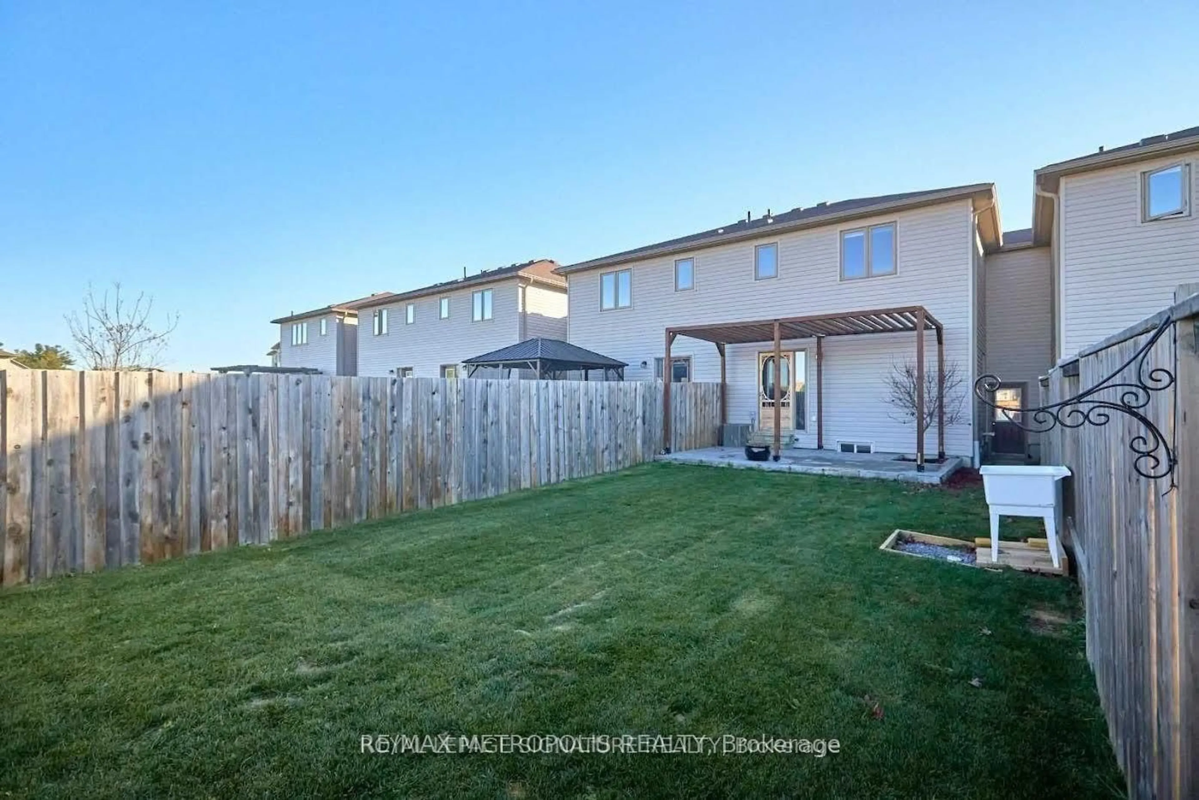 A pic from outside/outdoor area/front of a property/back of a property/a pic from drone, unknown for 22 Admiral Cres, Essa Ontario L0M 1B4