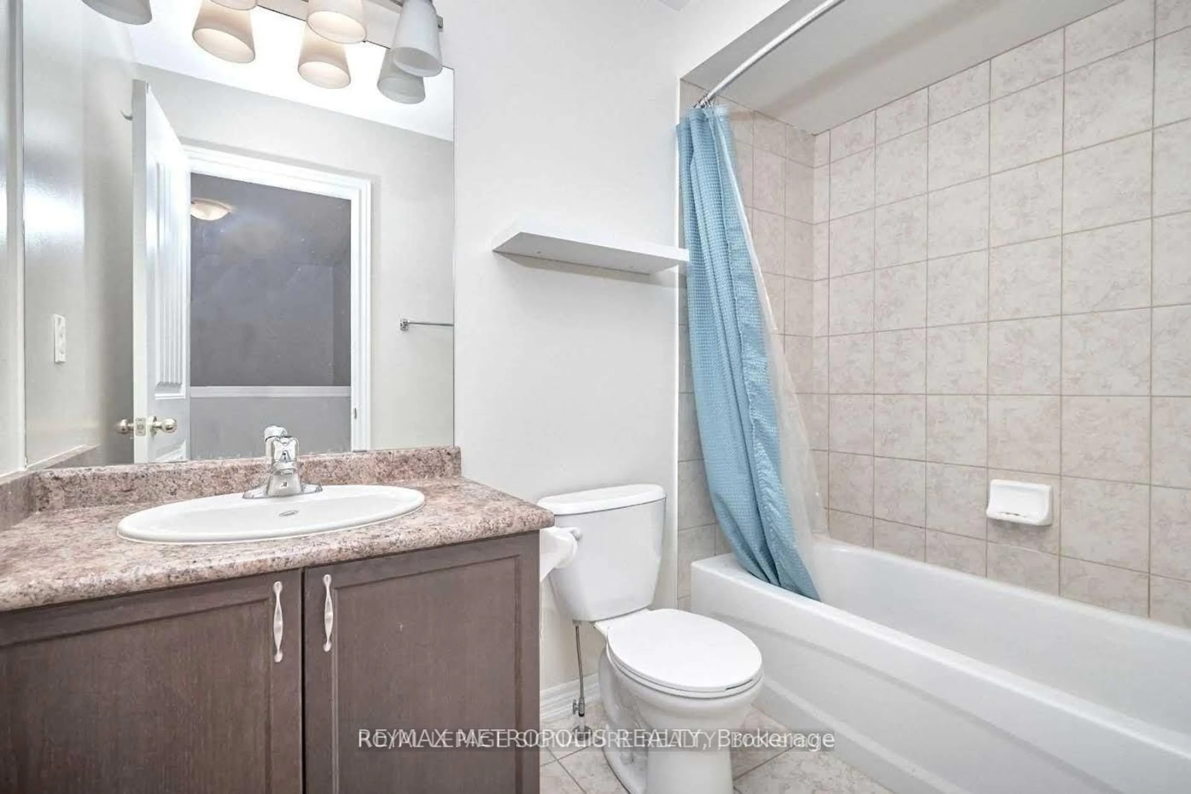 Standard bathroom, ceramic/tile floor for 22 Admiral Cres, Essa Ontario L0M 1B4