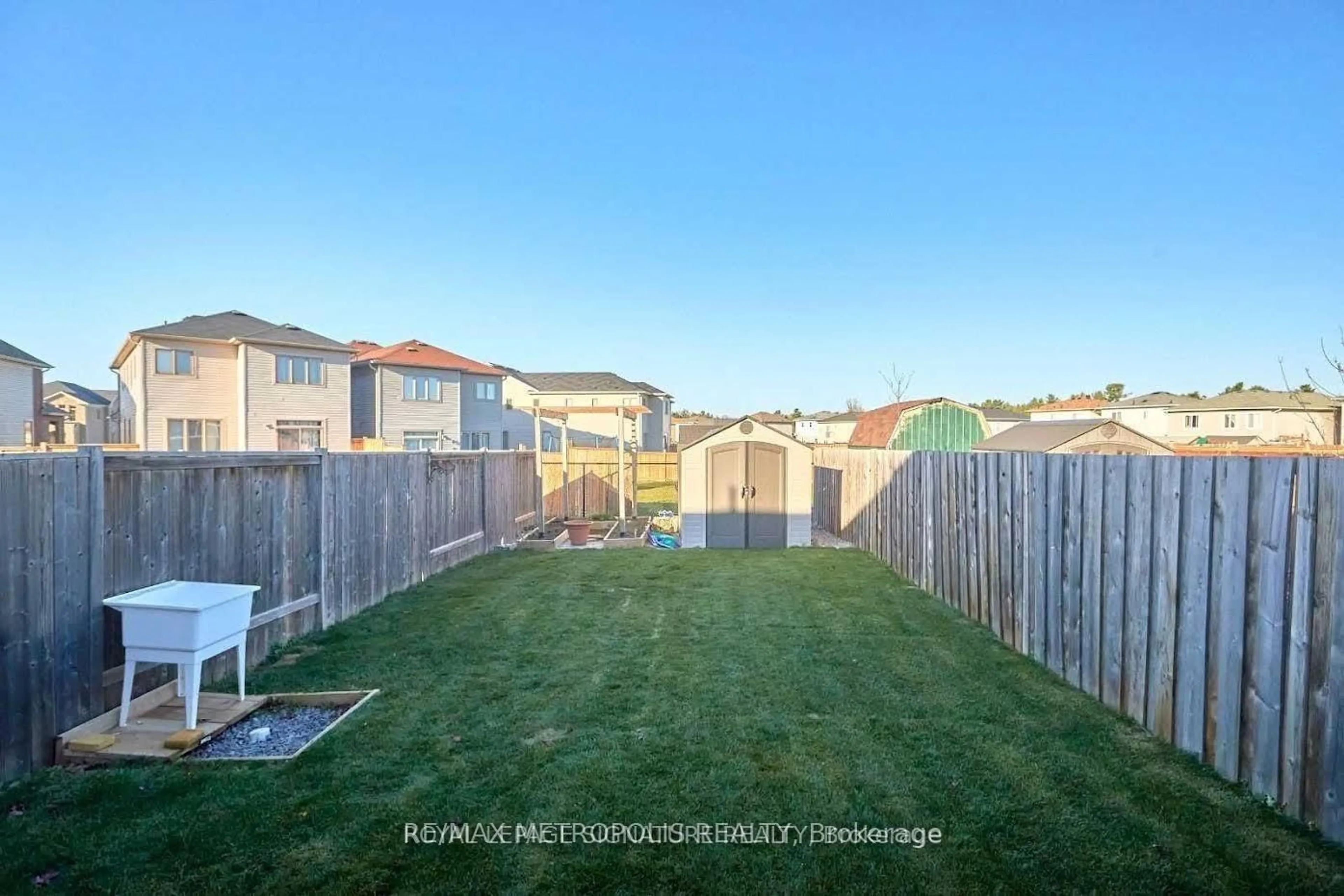 A pic from outside/outdoor area/front of a property/back of a property/a pic from drone, unknown for 22 Admiral Cres, Essa Ontario L0M 1B4