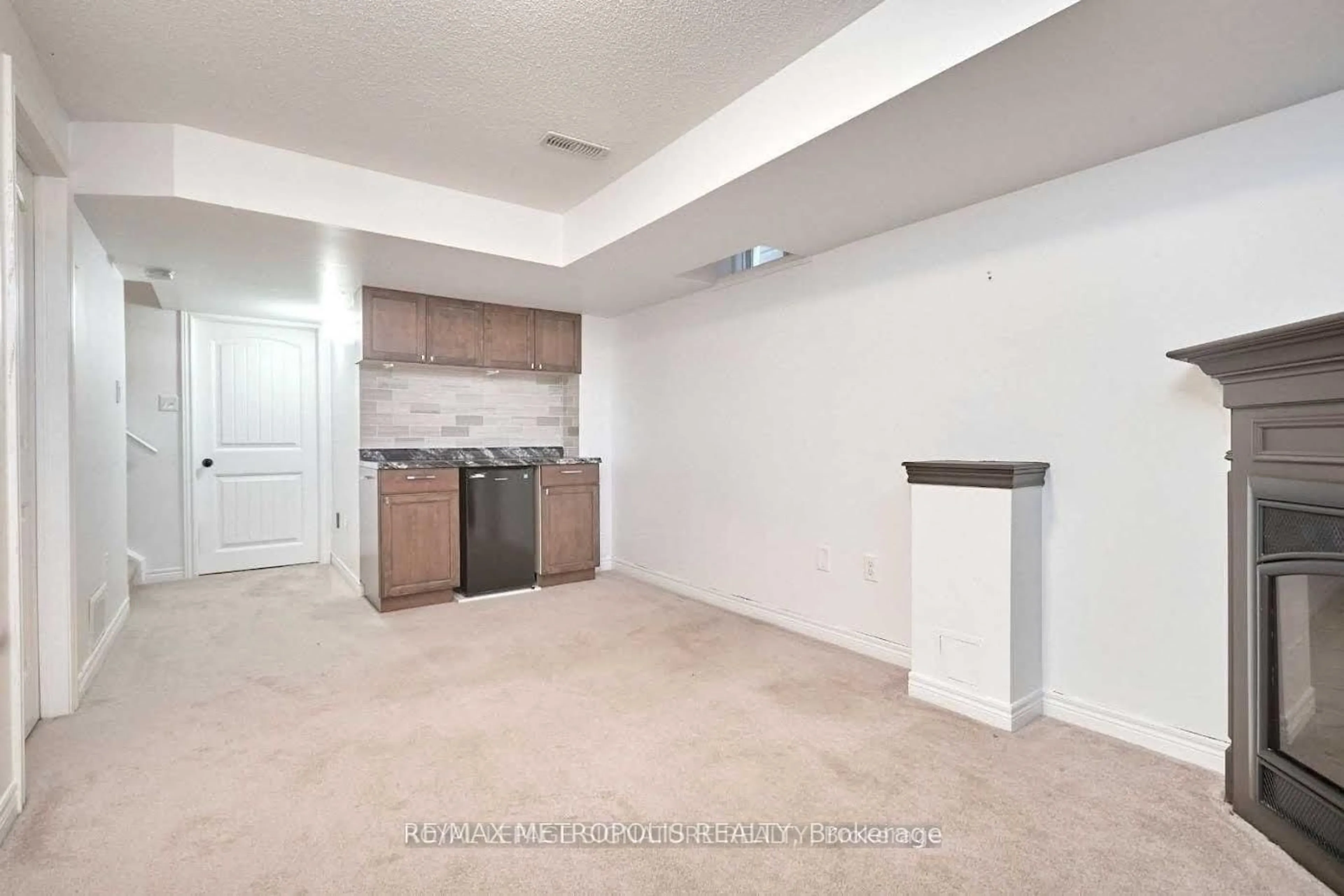A pic of a room for 22 Admiral Cres, Essa Ontario L0M 1B4