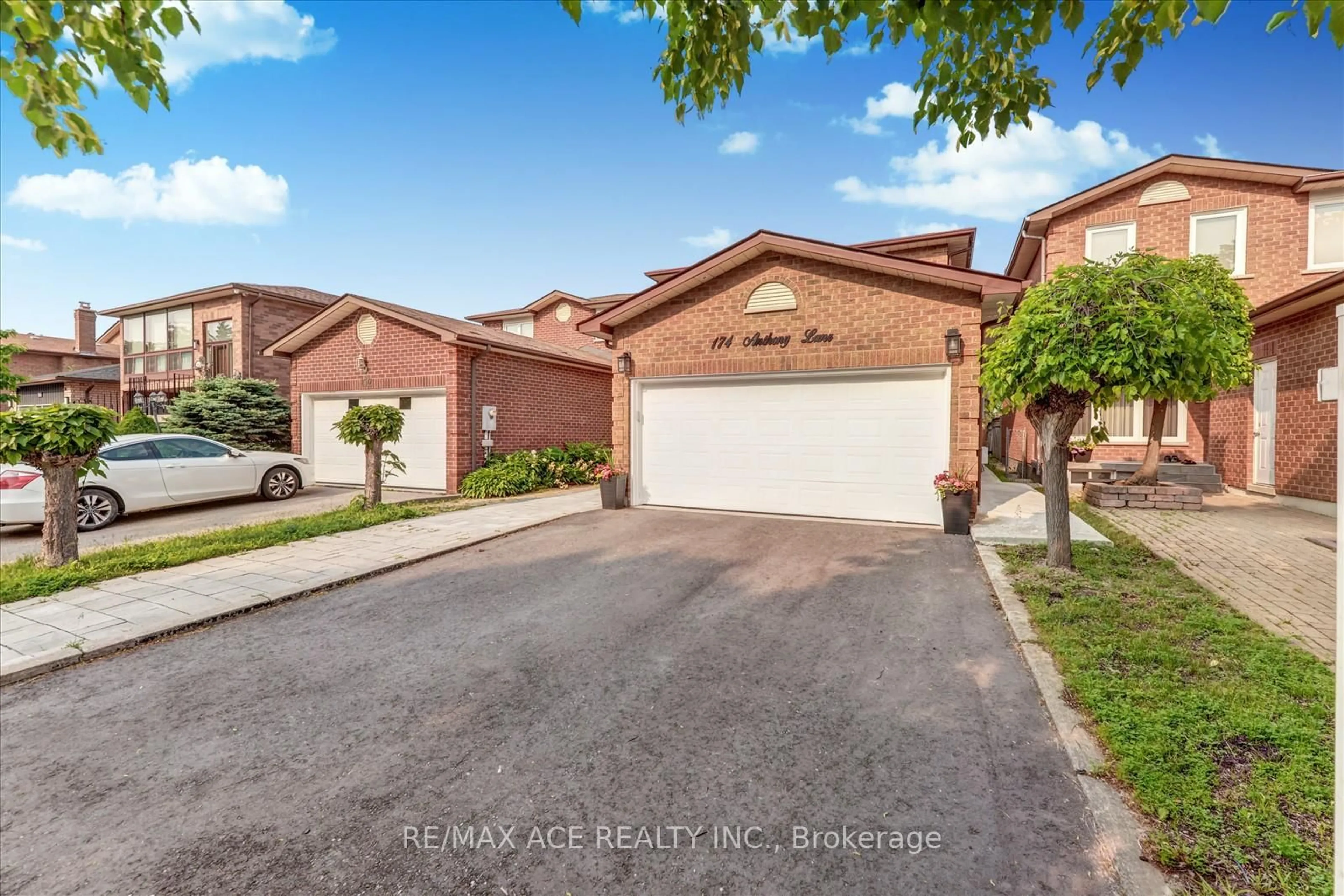 A pic from outside/outdoor area/front of a property/back of a property/a pic from drone, street for 174 Anthony Lane, Vaughan Ontario L4K 3K6