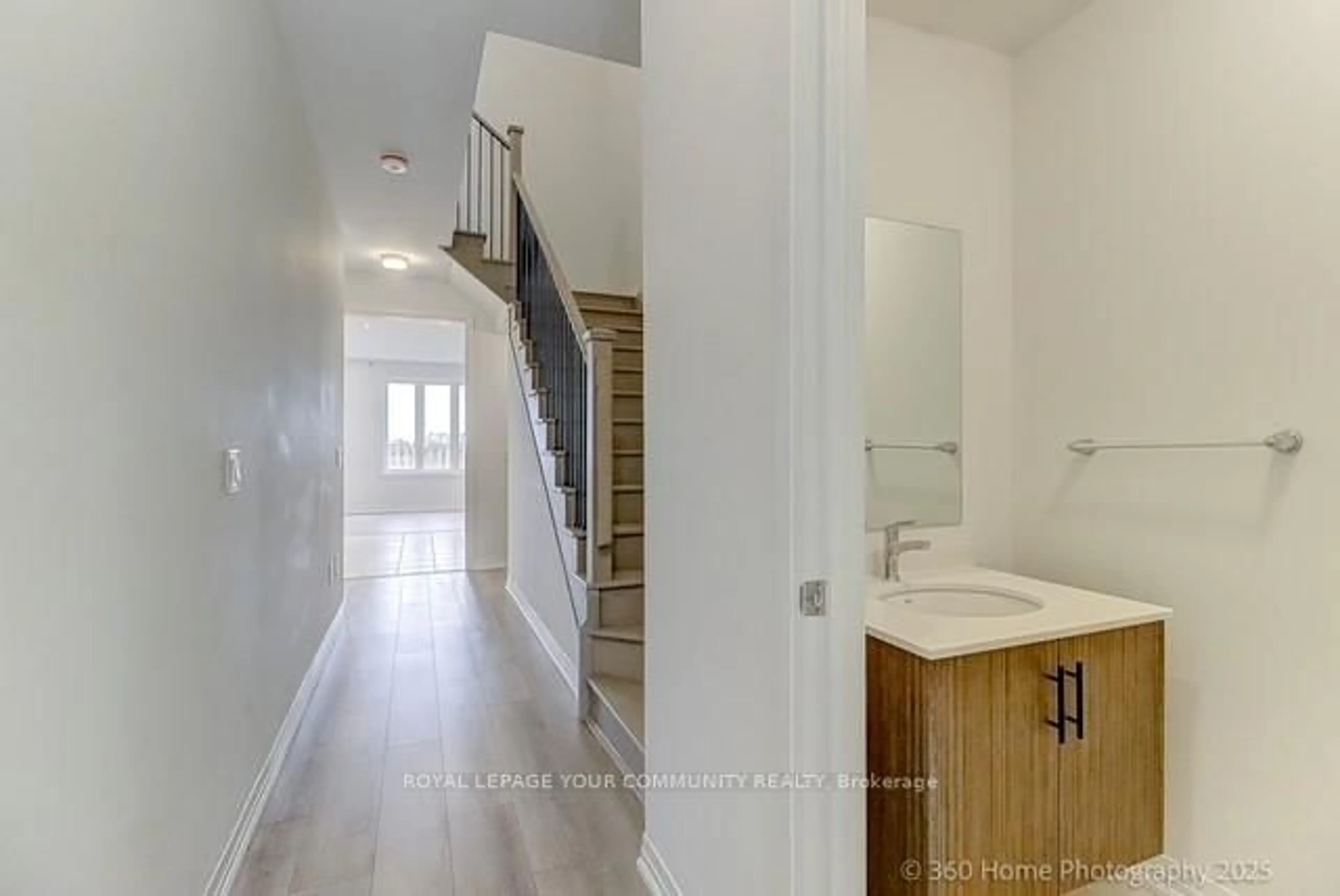 Indoor entryway for 43 Tipp Dr, Richmond Hill Ontario L4E 1J3