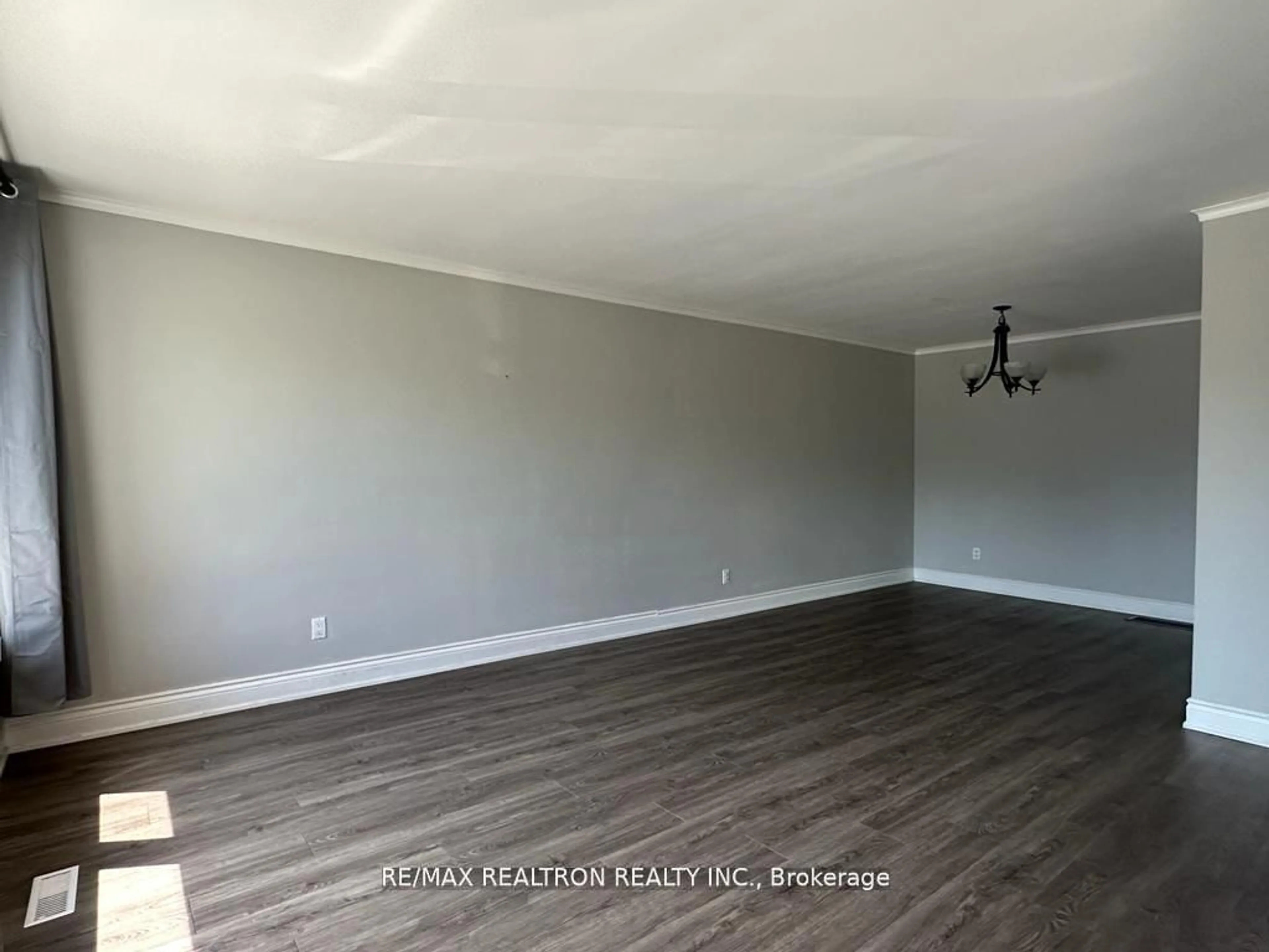 A pic of a room for 713 Sunnypoint Dr, Newmarket Ontario L3Y 2Z7