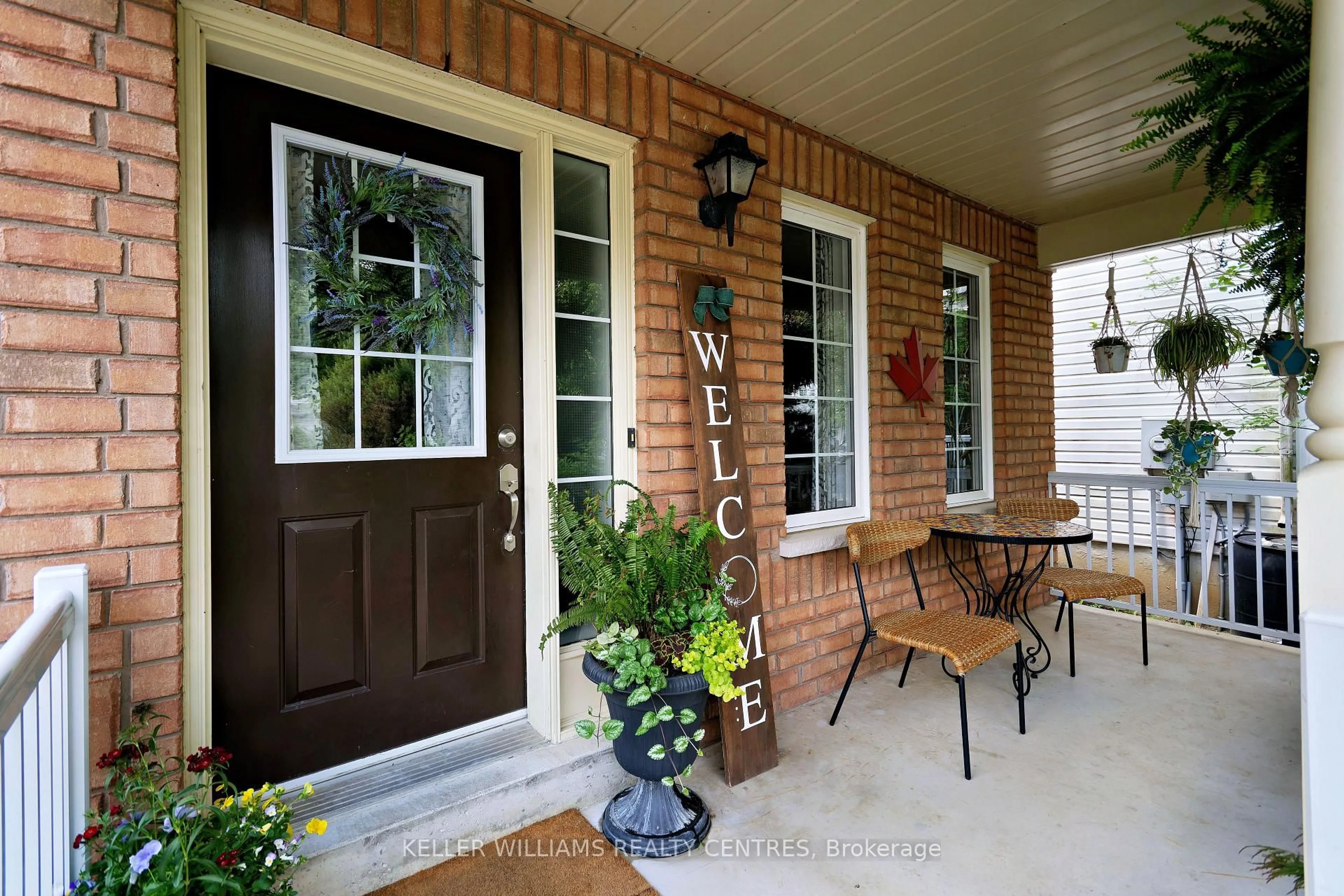 Indoor entryway for 21 Glasgow Cres, Georgina Ontario L4P 4A9