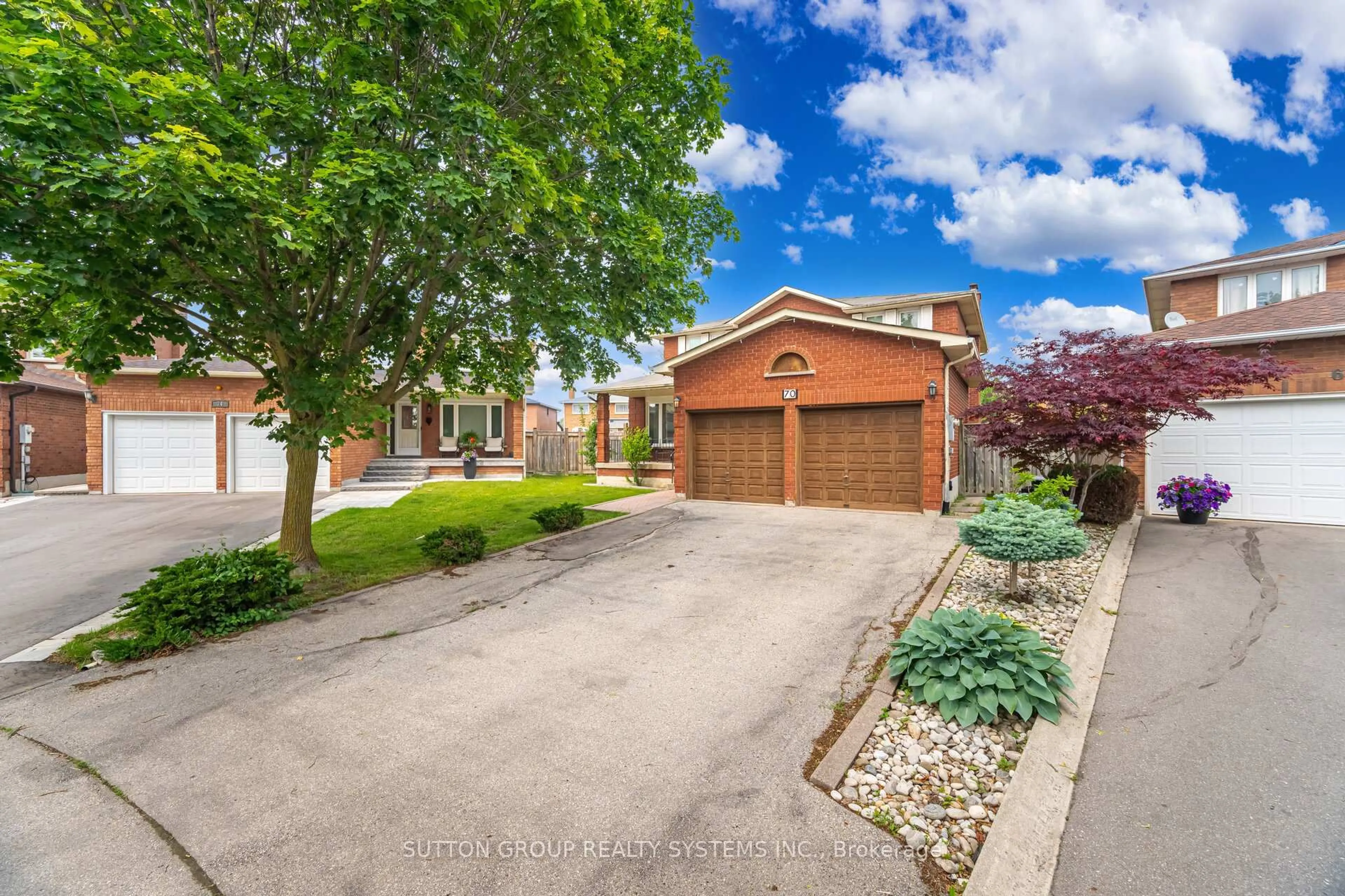 A pic from outside/outdoor area/front of a property/back of a property/a pic from drone, street for 70 Amaretto Crt, Vaughan Ontario L4L 6N1