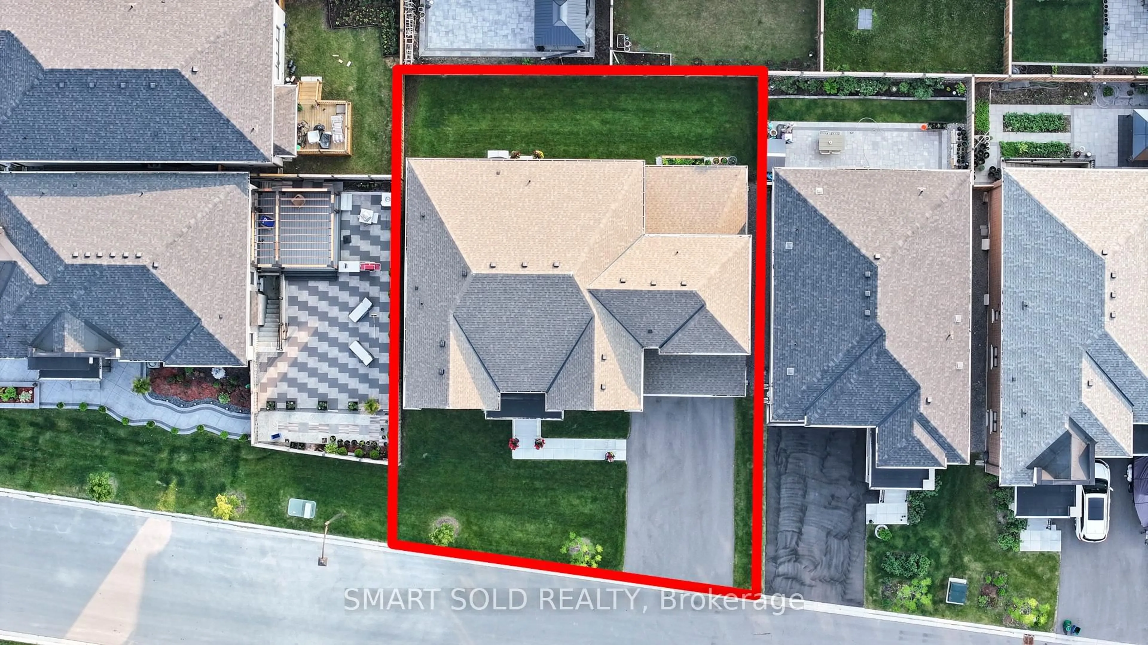 A pic from outside/outdoor area/front of a property/back of a property/a pic from drone, street for 172 Steam Whistle Dr, Whitchurch-Stouffville Ontario L4A 4X5