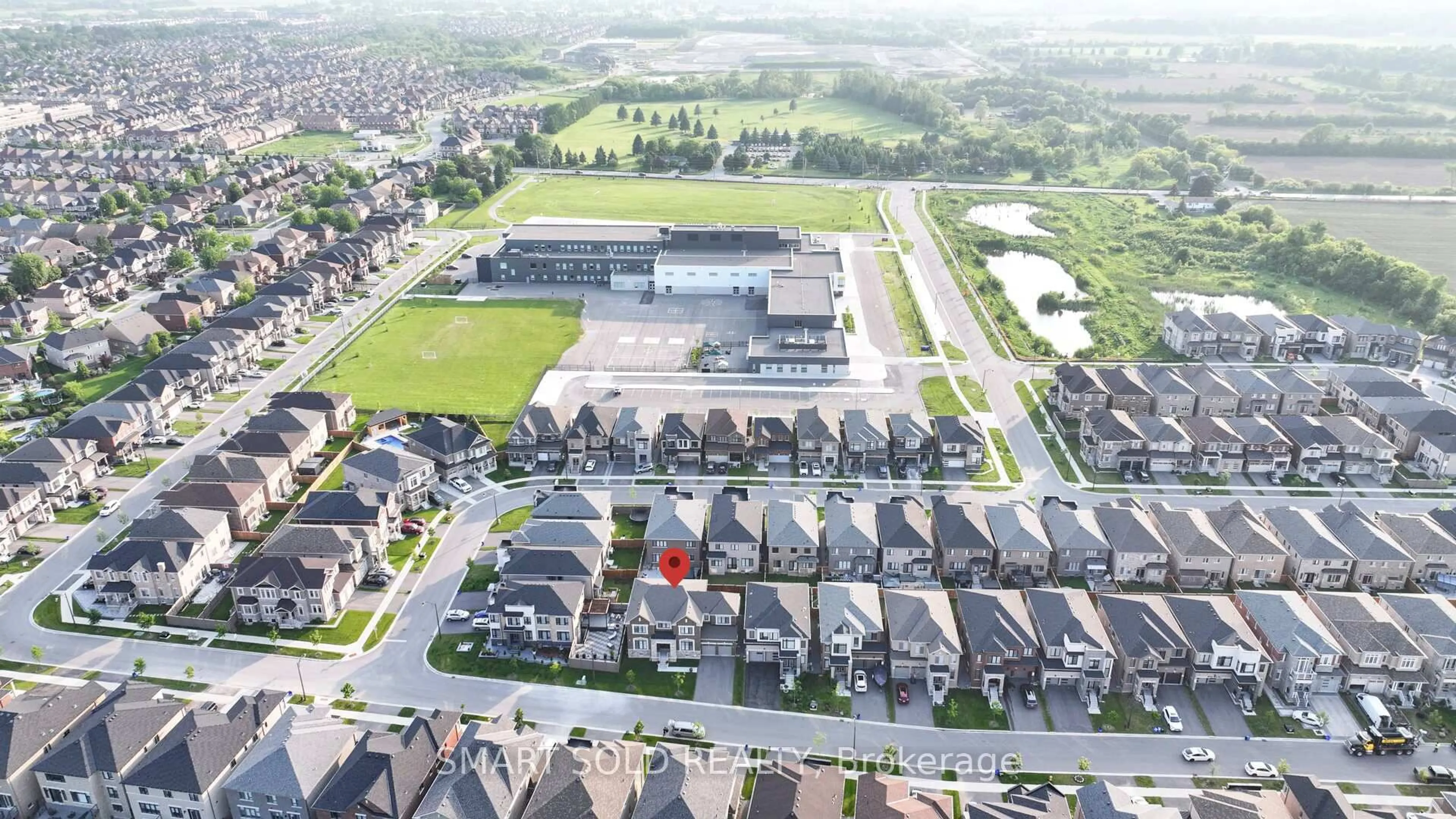 A pic from outside/outdoor area/front of a property/back of a property/a pic from drone, street for 172 Steam Whistle Dr, Whitchurch-Stouffville Ontario L4A 4X5