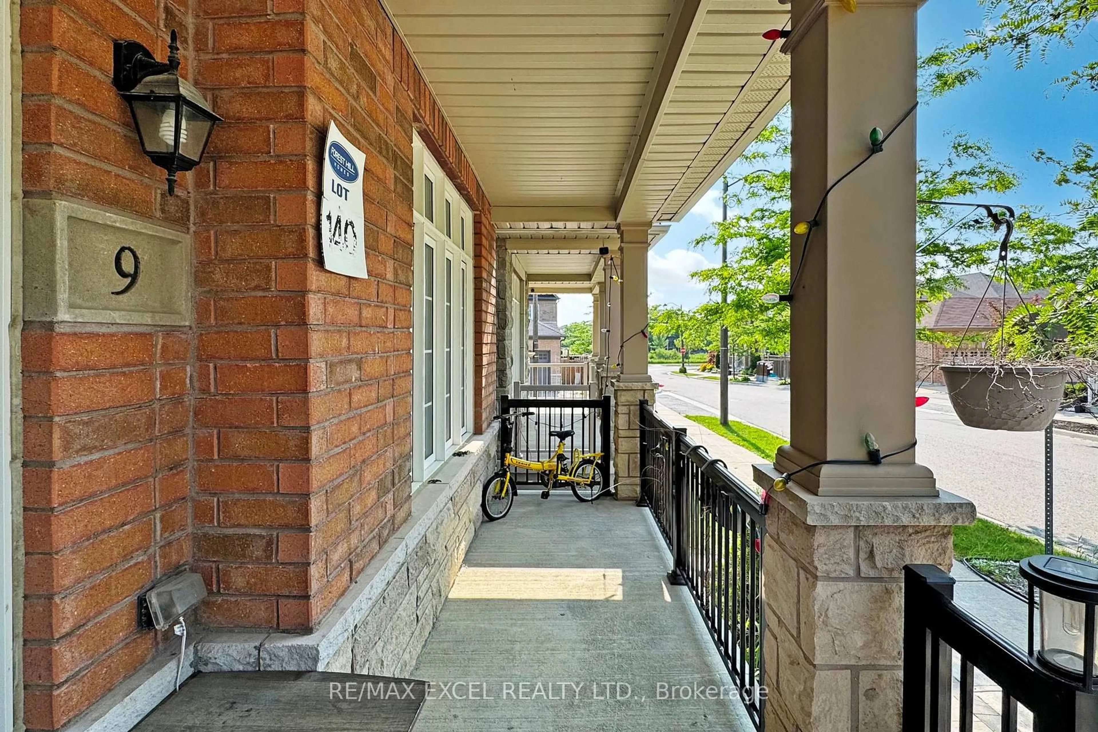 Patio, street for 9 Sunnyside Hill Rd, Markham Ontario L6B 0X4