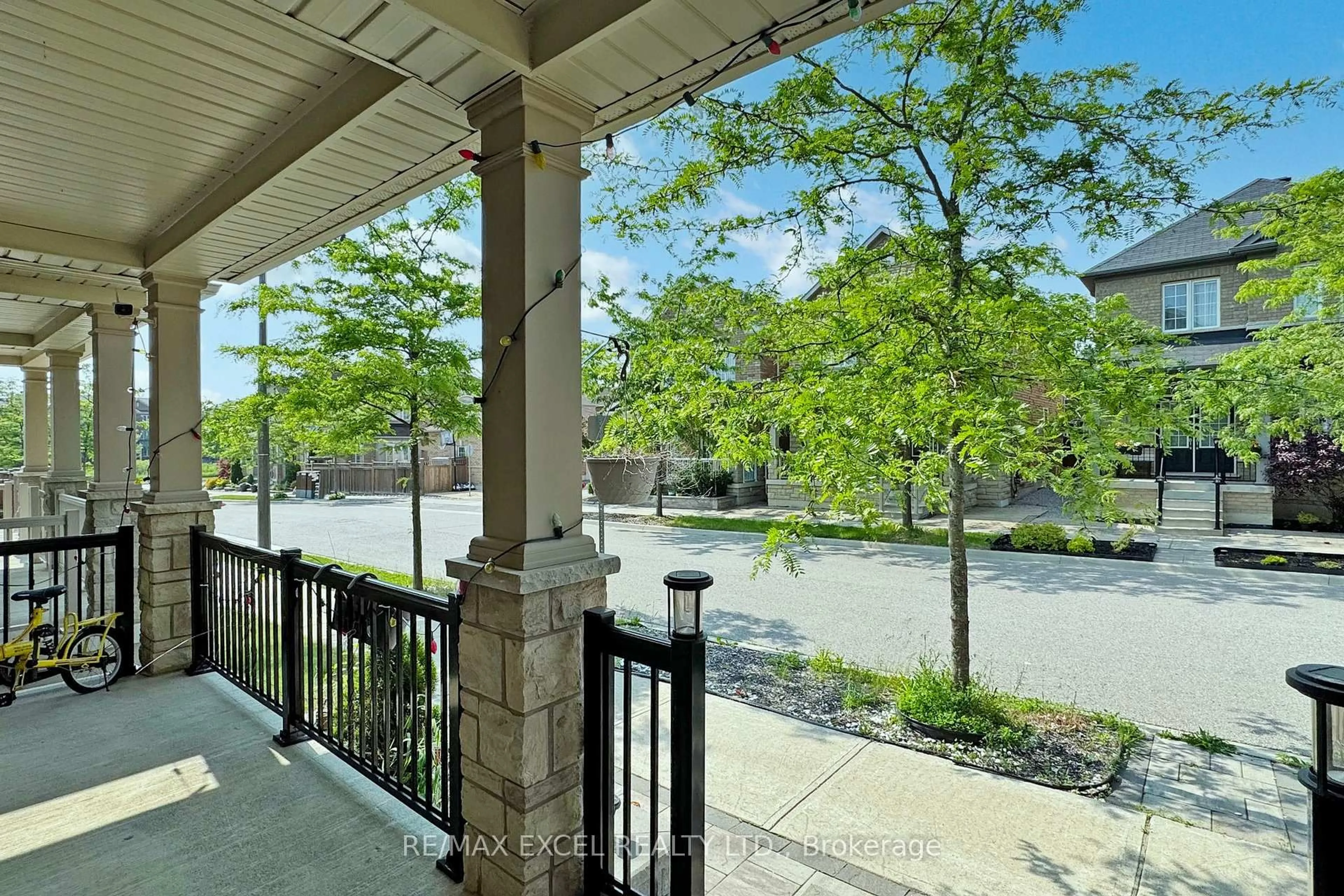 Patio, unknown for 9 Sunnyside Hill Rd, Markham Ontario L6B 0X4