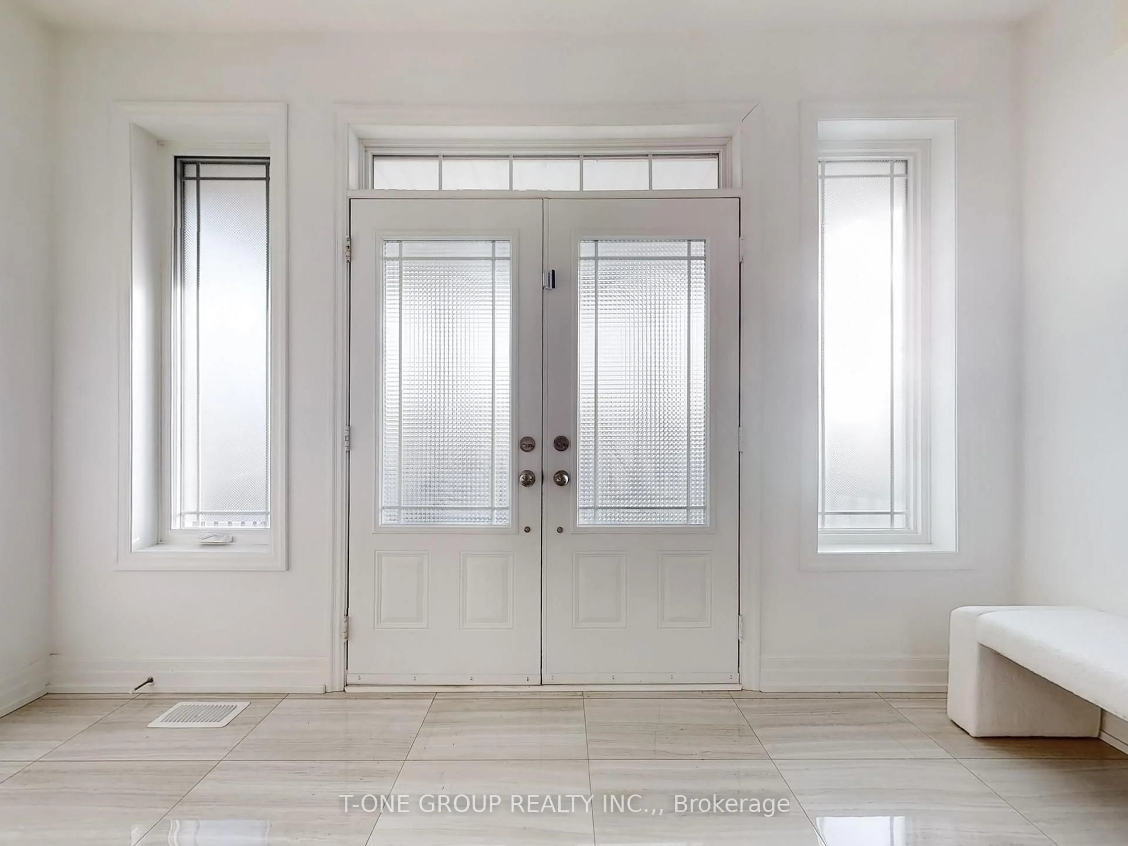 Indoor entryway for 159 Dog Wood Blvd, East Gwillimbury Ontario L9N 0S8