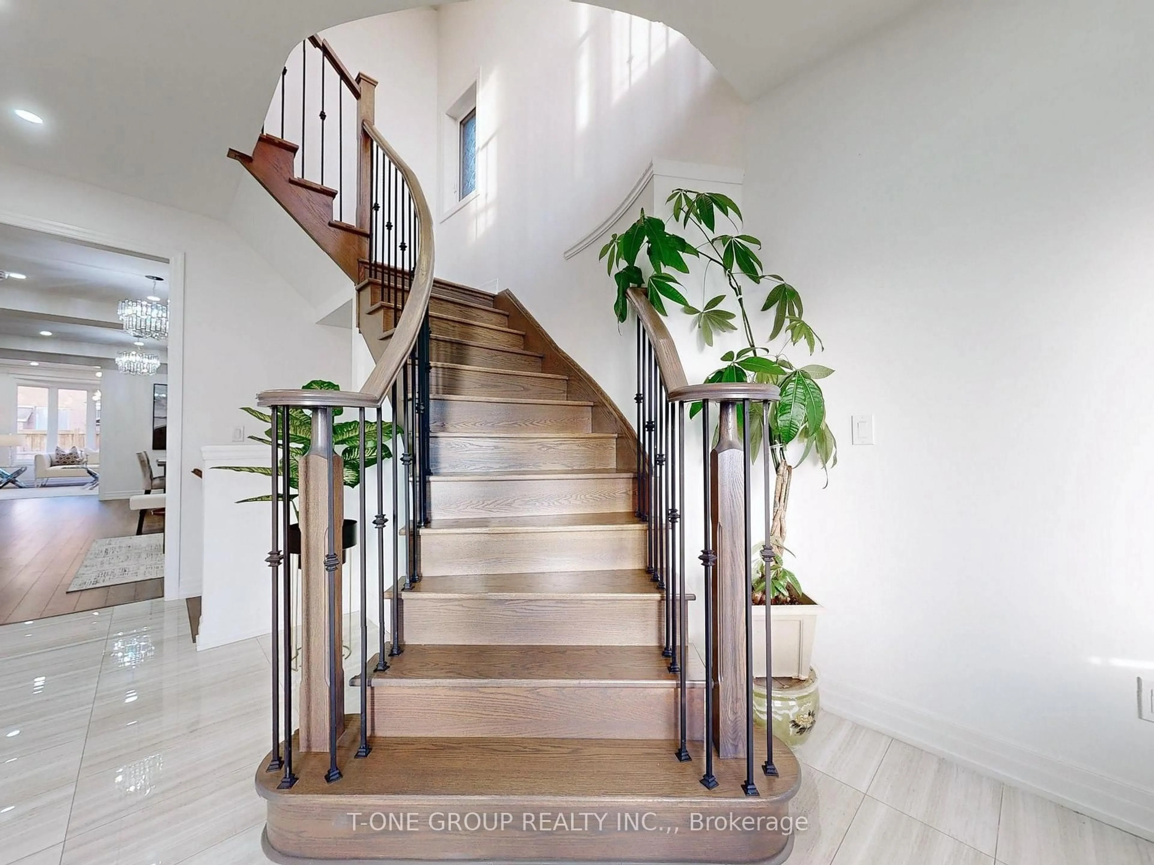 Stairs for 159 Dog Wood Blvd, East Gwillimbury Ontario L9N 0S8