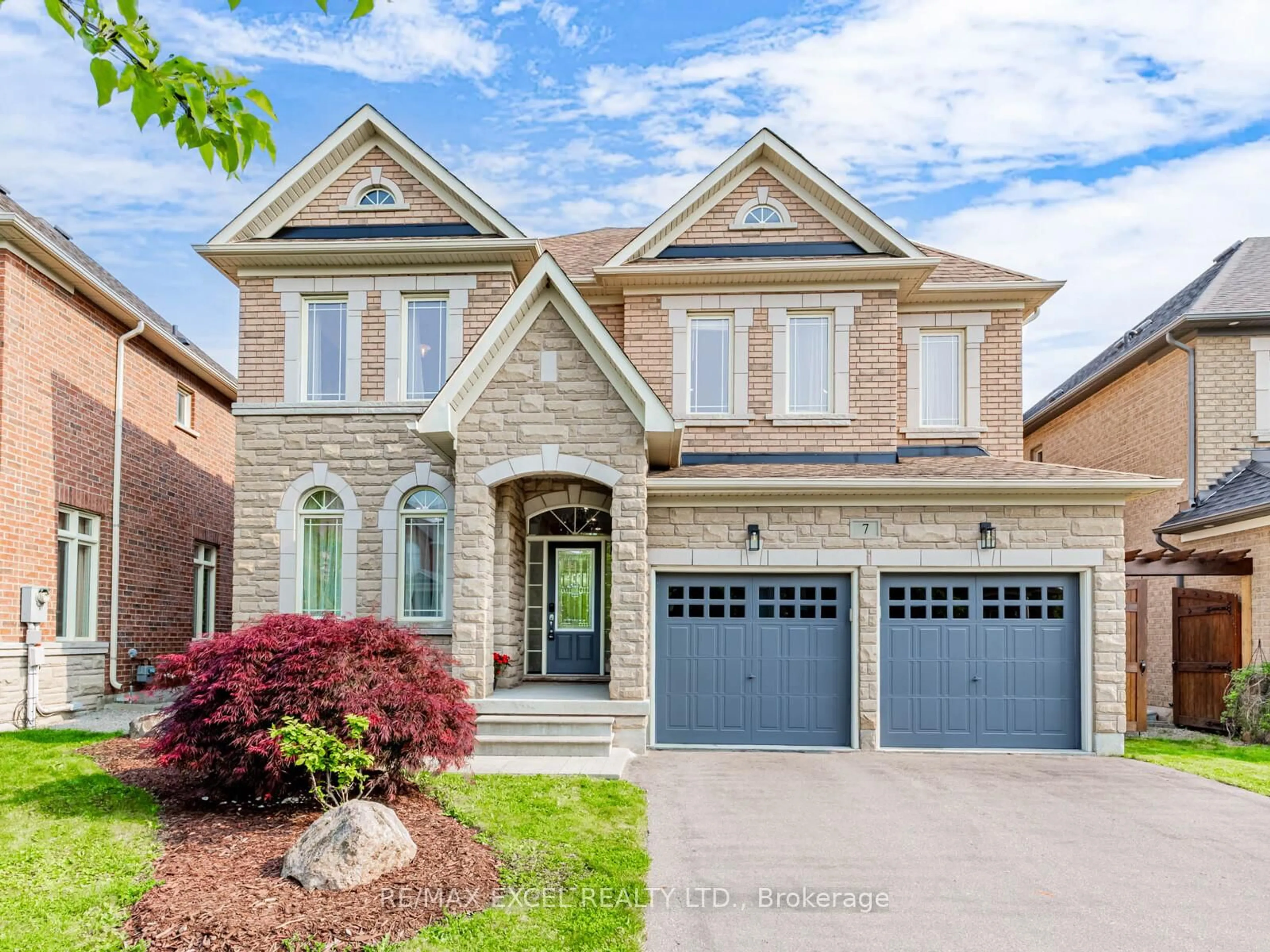 Home with brick exterior material, street for 7 Thornhill Ravines Cres, Vaughan Ontario L6A 4J8