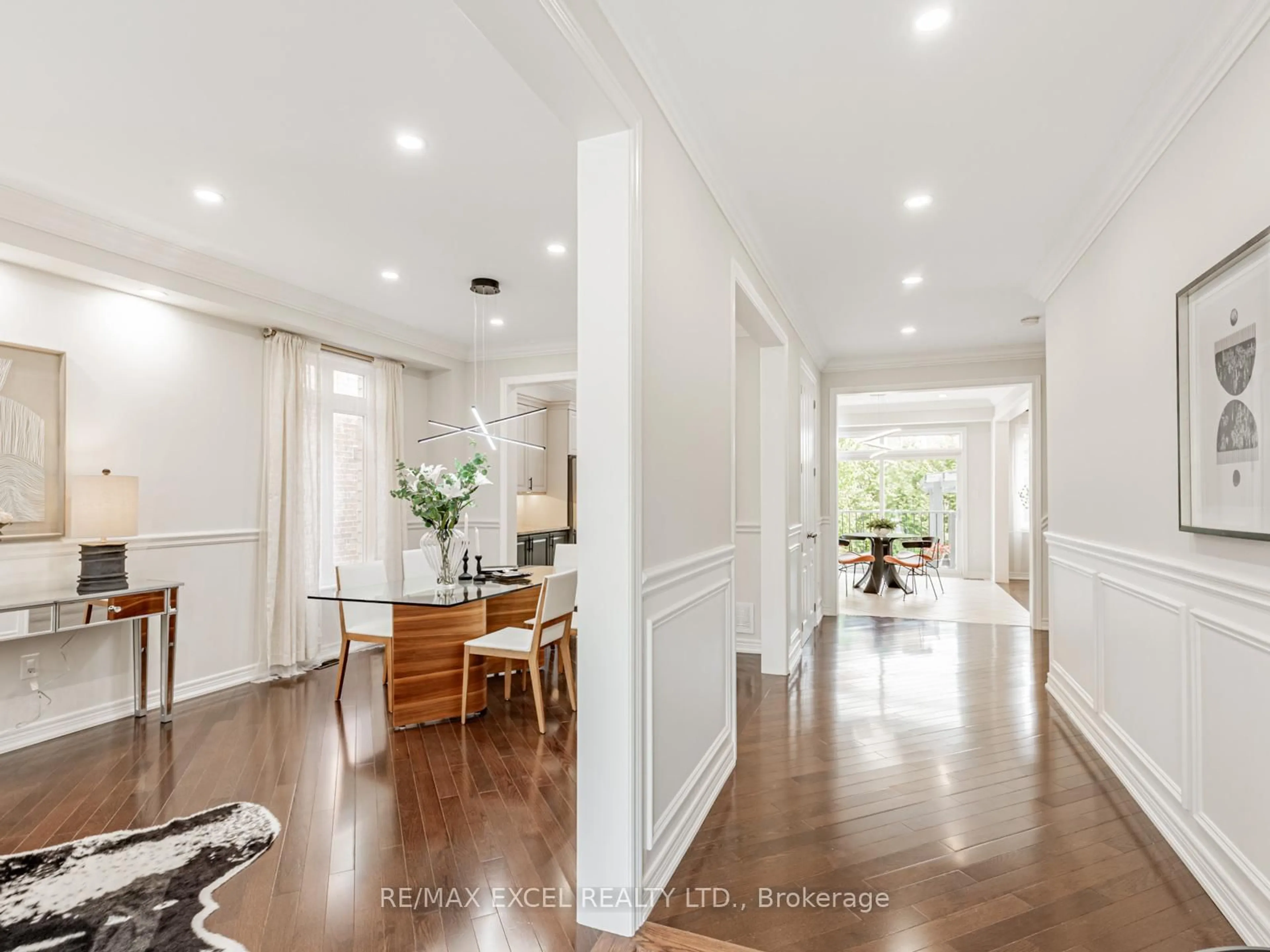 Indoor entryway for 7 Thornhill Ravines Cres, Vaughan Ontario L6A 4J8