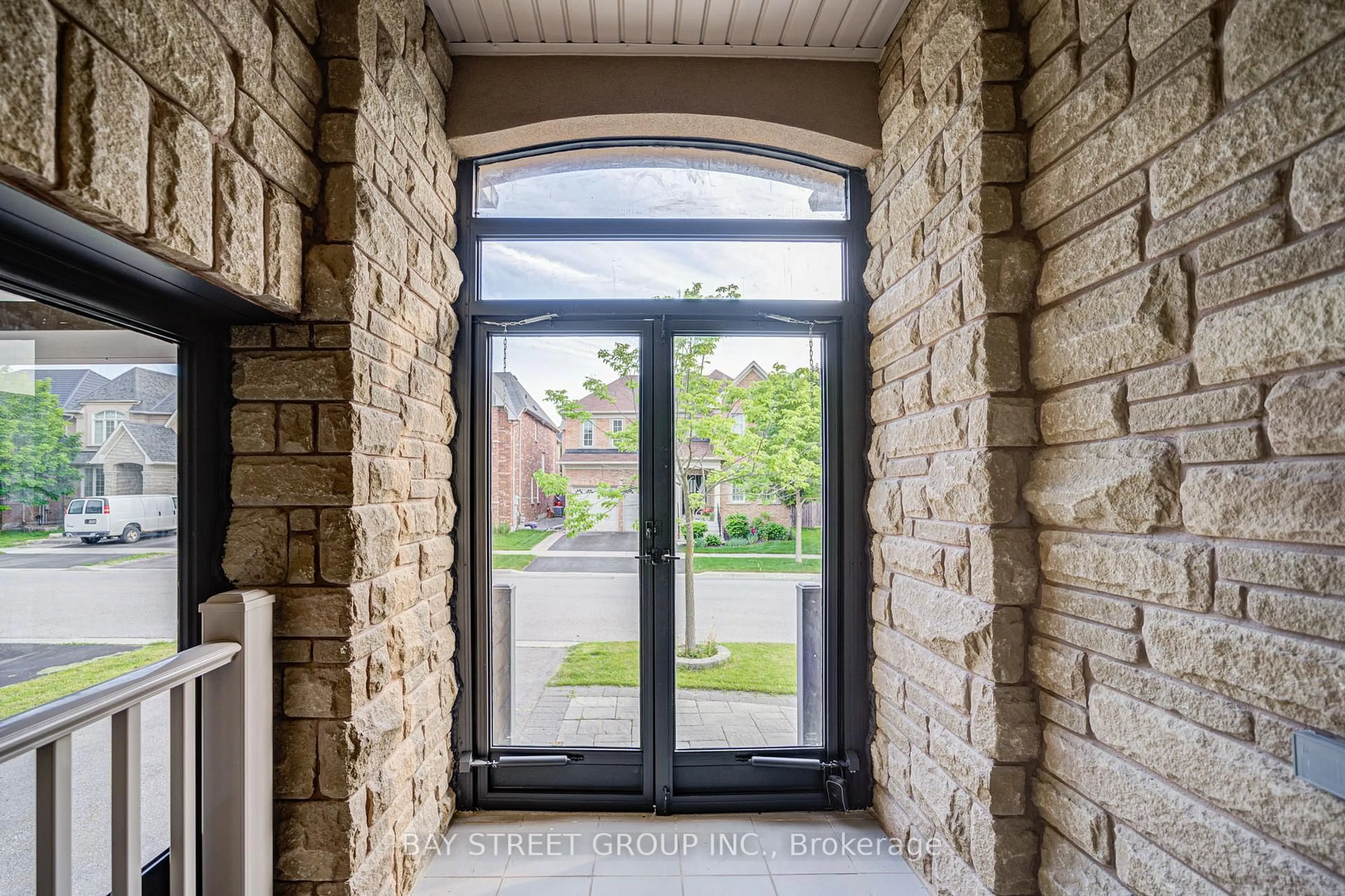 Indoor entryway for 18 Wendelyn Dr, Richmond Hill Ontario L4E 0A7