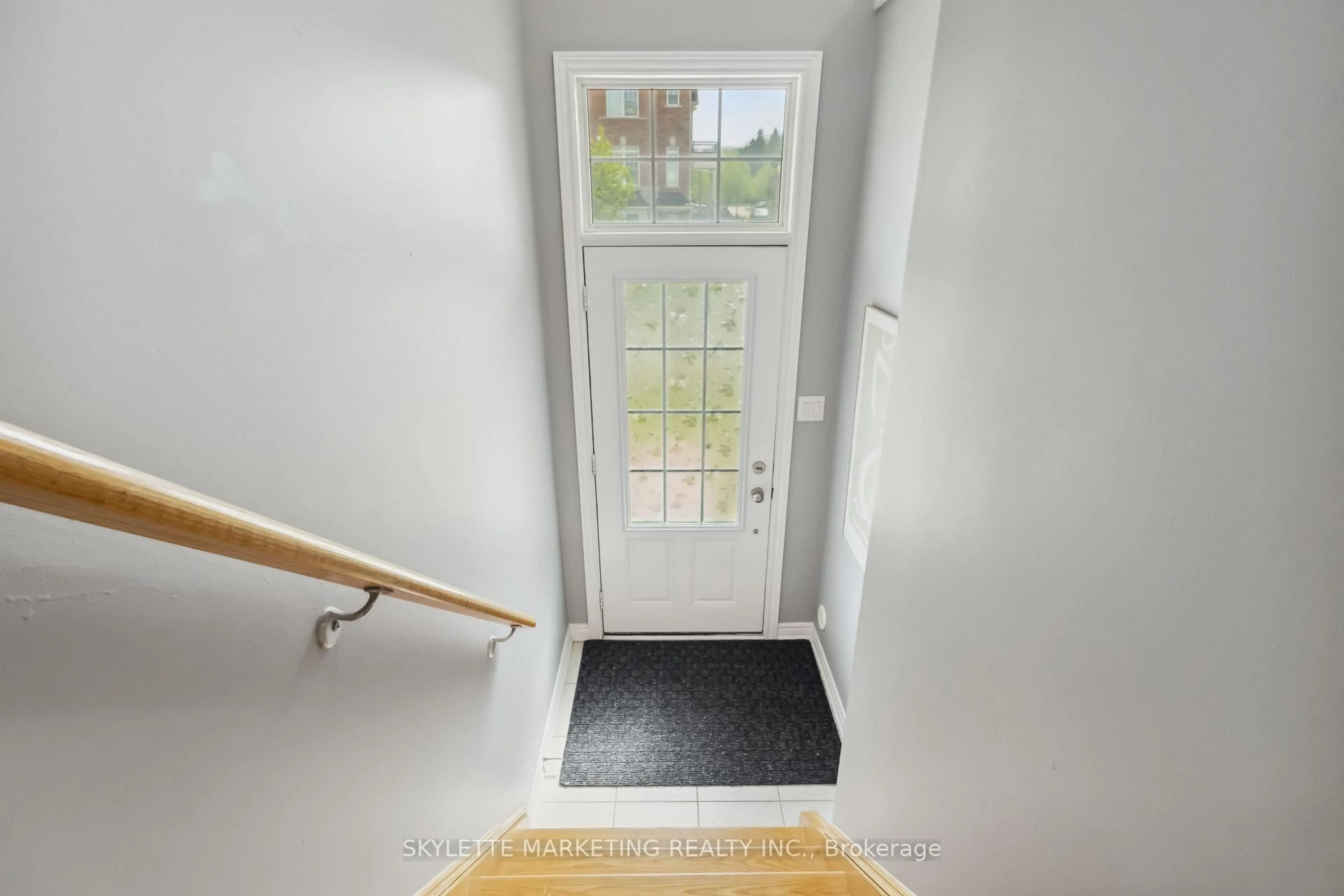 Indoor entryway for 310 Delray Dr, Markham Ontario L6E 0R2