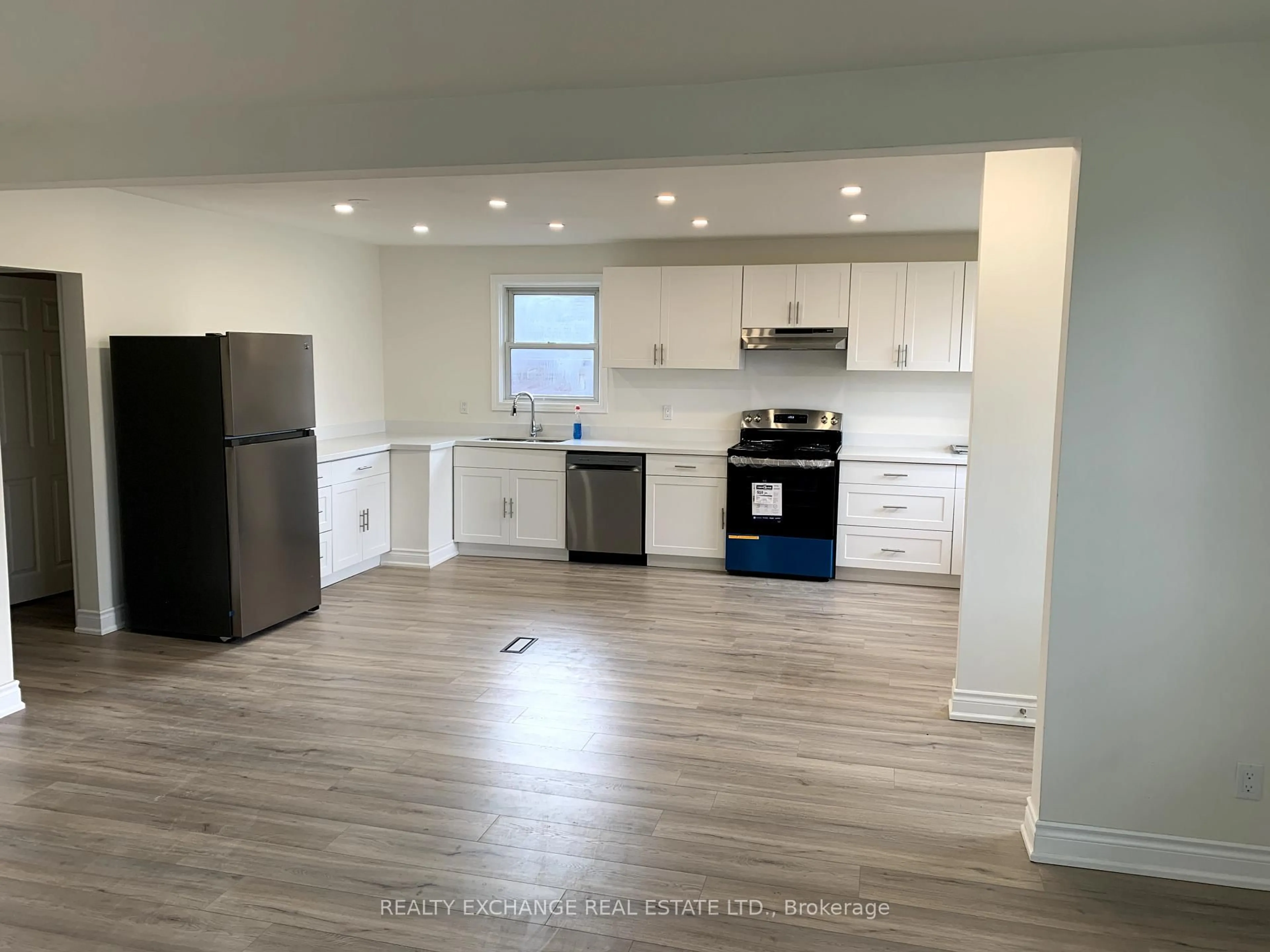 Open concept kitchen, unknown for 89 Thornton Ave, Bradford West Gwillimbury Ontario L3Z 1N3