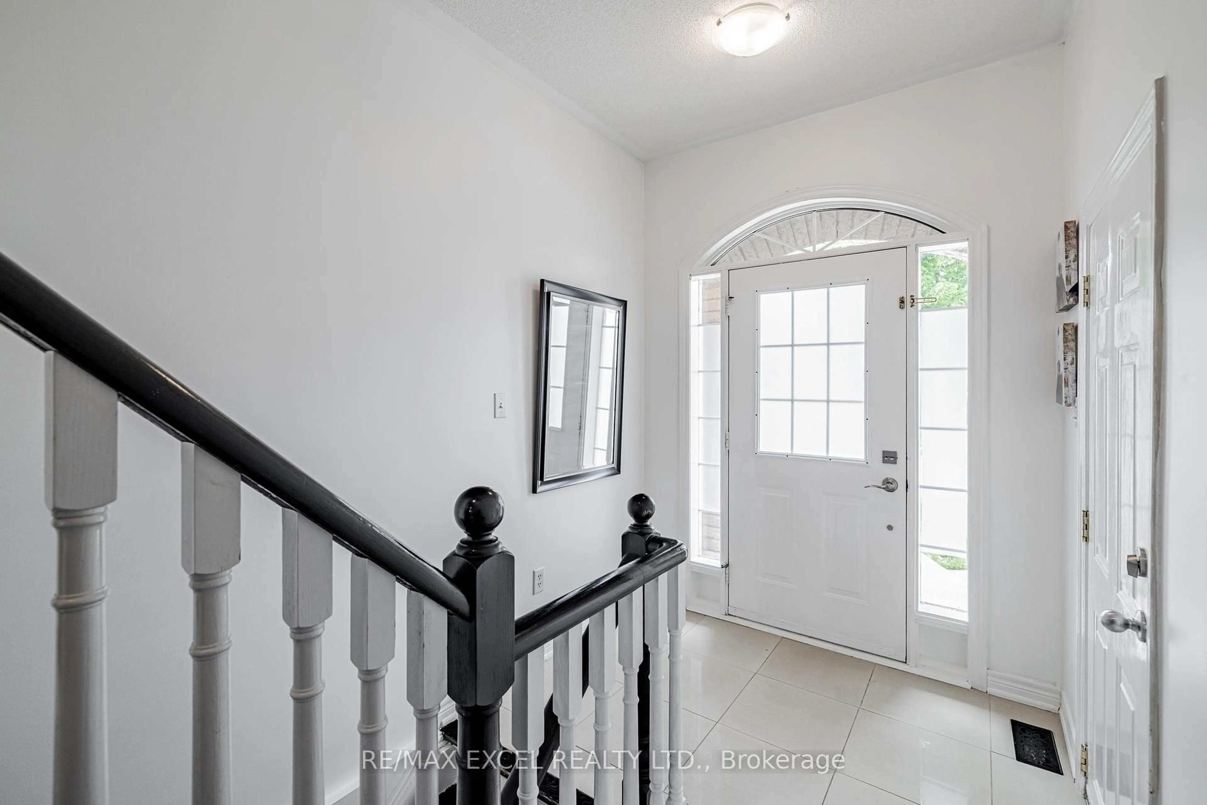 Indoor entryway for 46 Guery Cres, Vaughan Ontario L4L 9P5