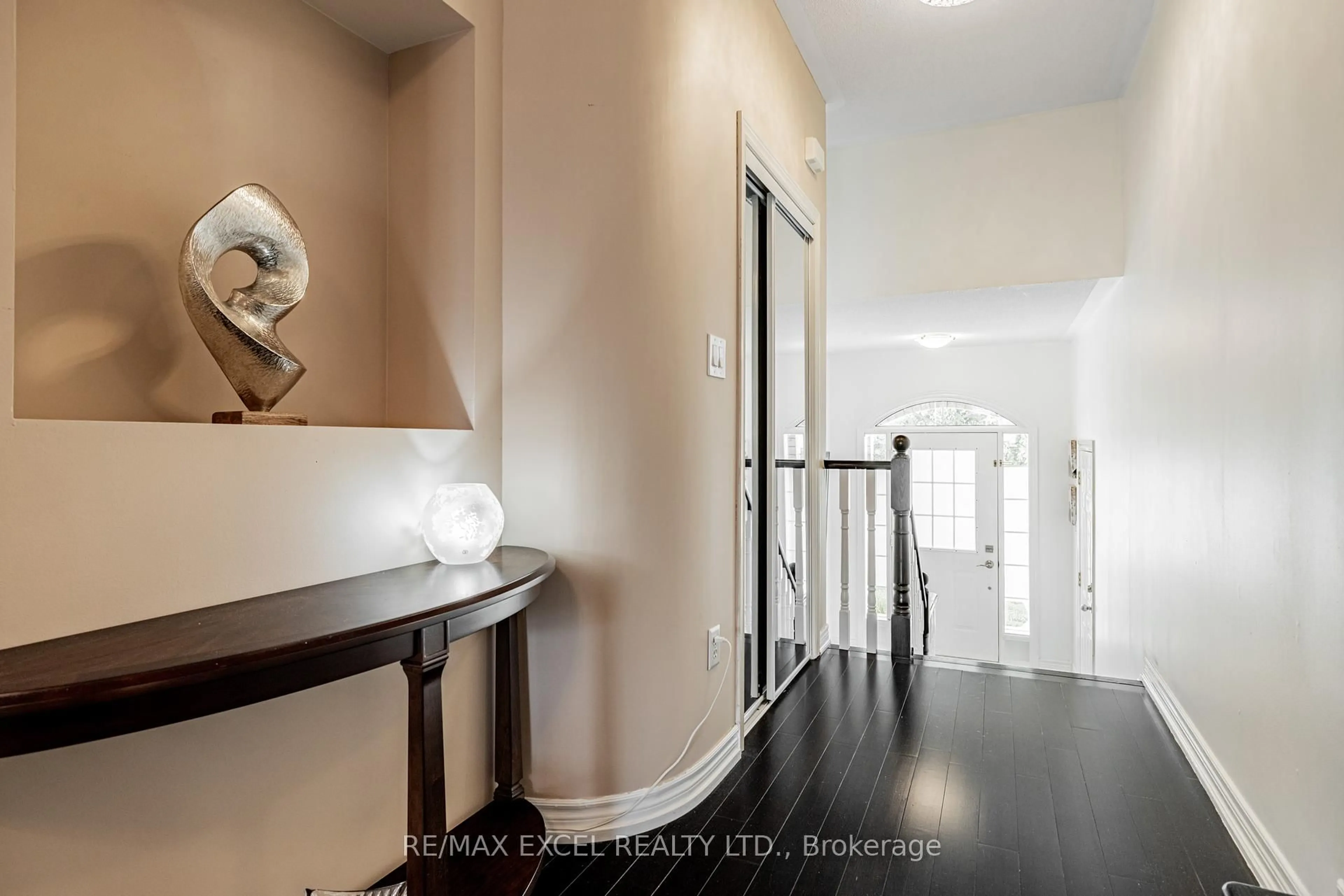 Indoor entryway for 46 Guery Cres, Vaughan Ontario L4L 9P5