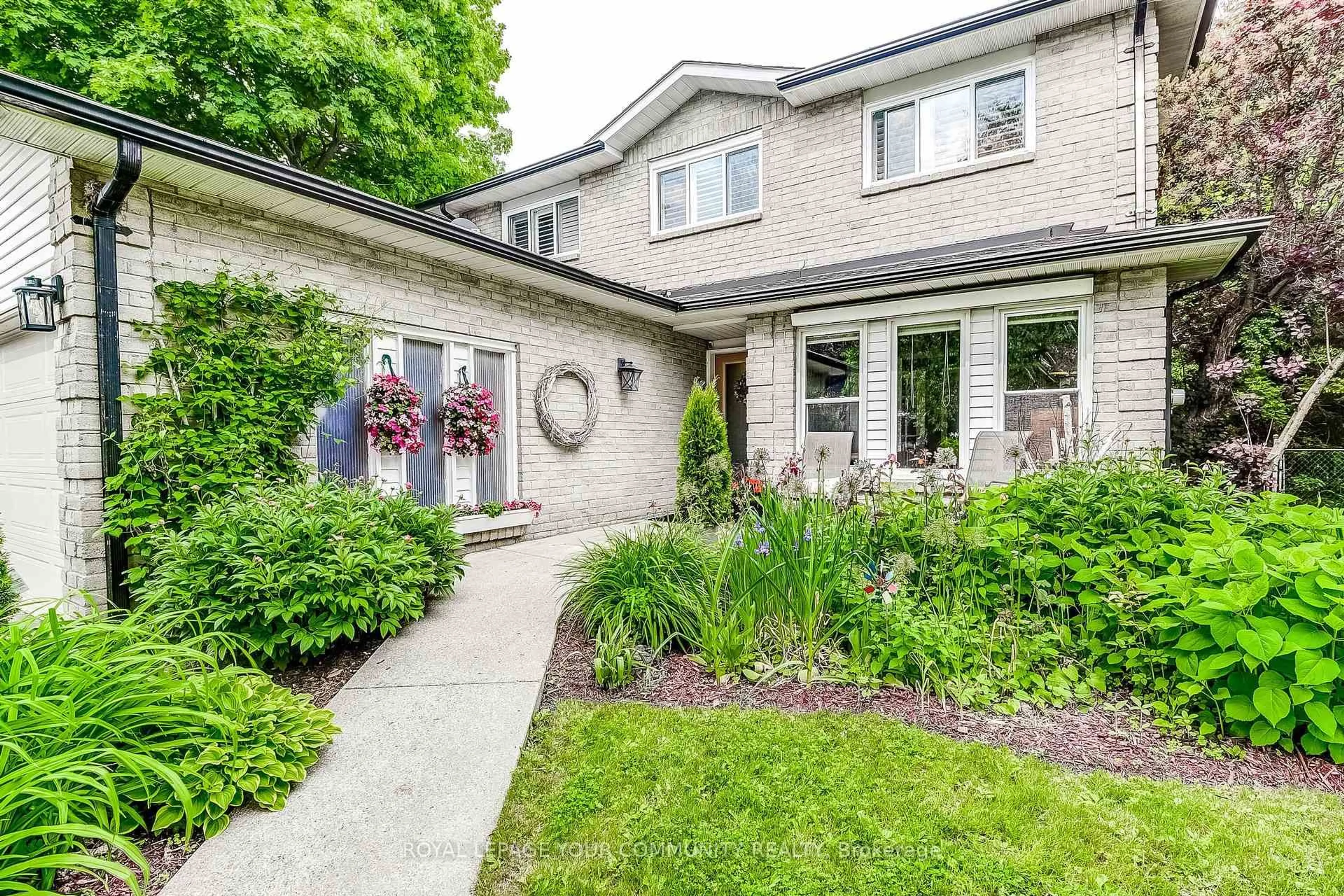 Home with brick exterior material, street for 101 Walton Dr, Aurora Ontario L4G 3K2