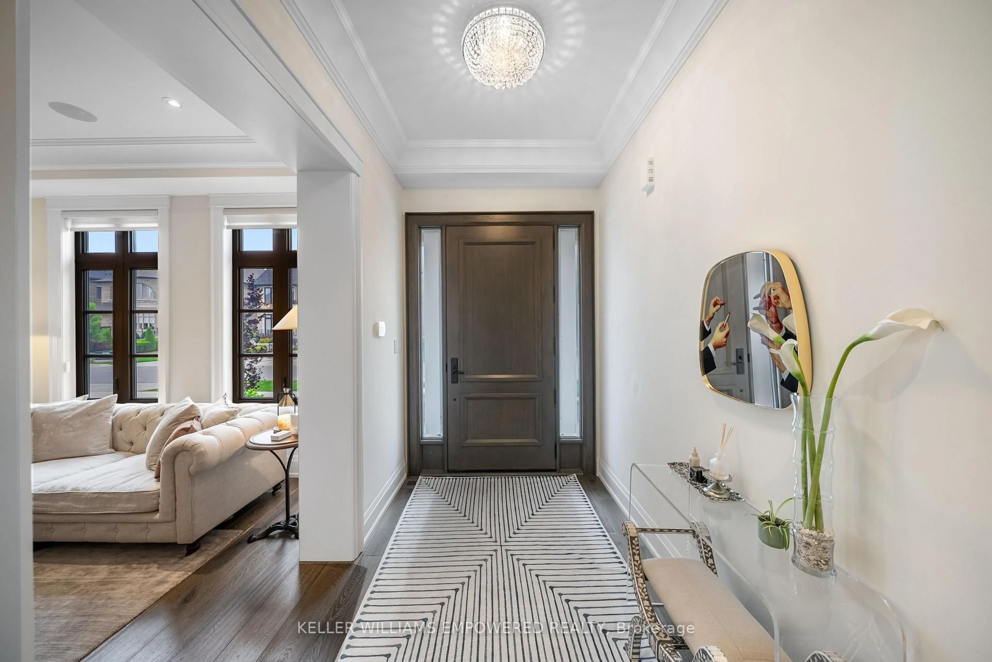 Indoor entryway for 141 Pathlane Rd, Richmond Hill Ontario L4B 4R1