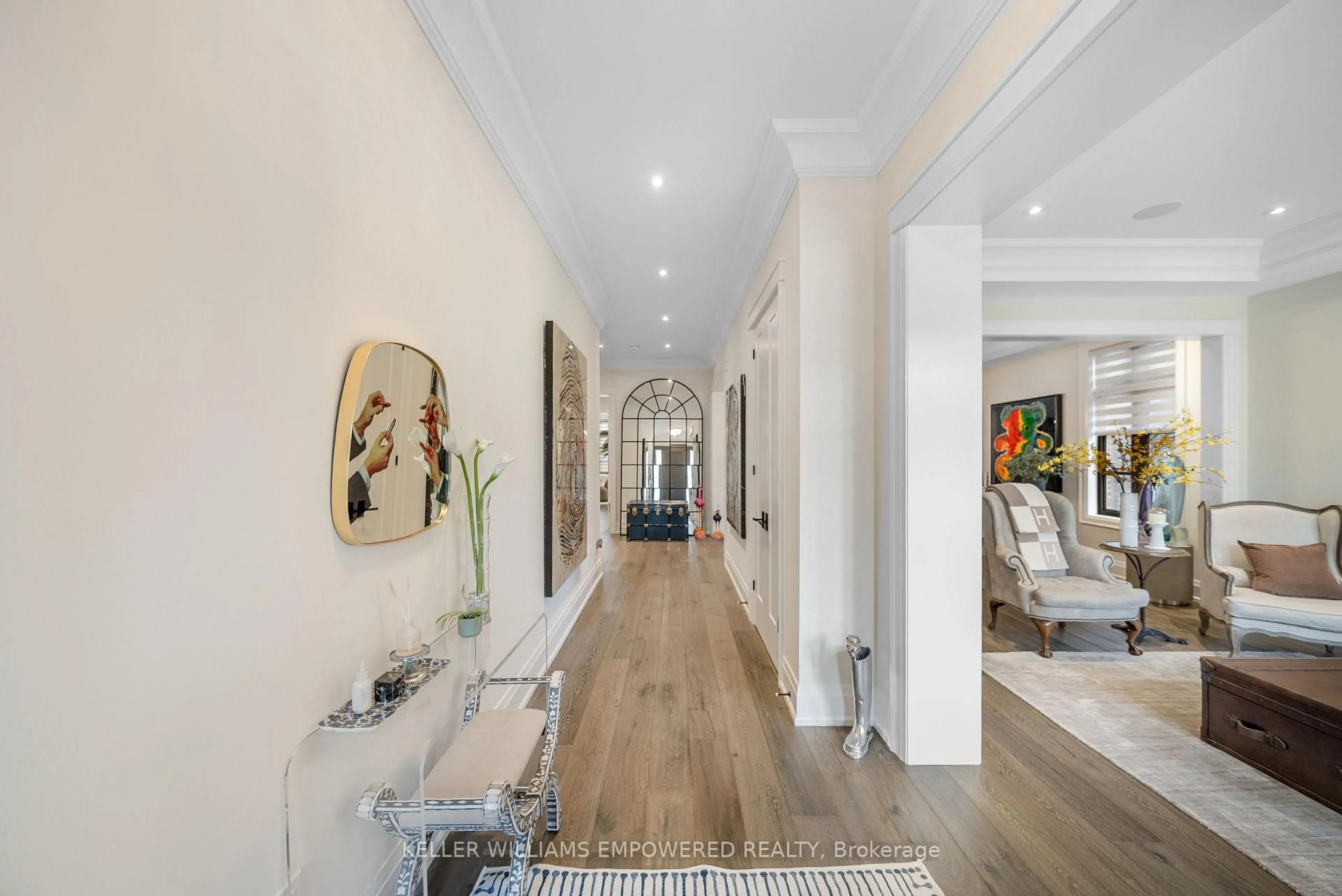 Indoor entryway for 141 Pathlane Rd, Richmond Hill Ontario L4B 4R1