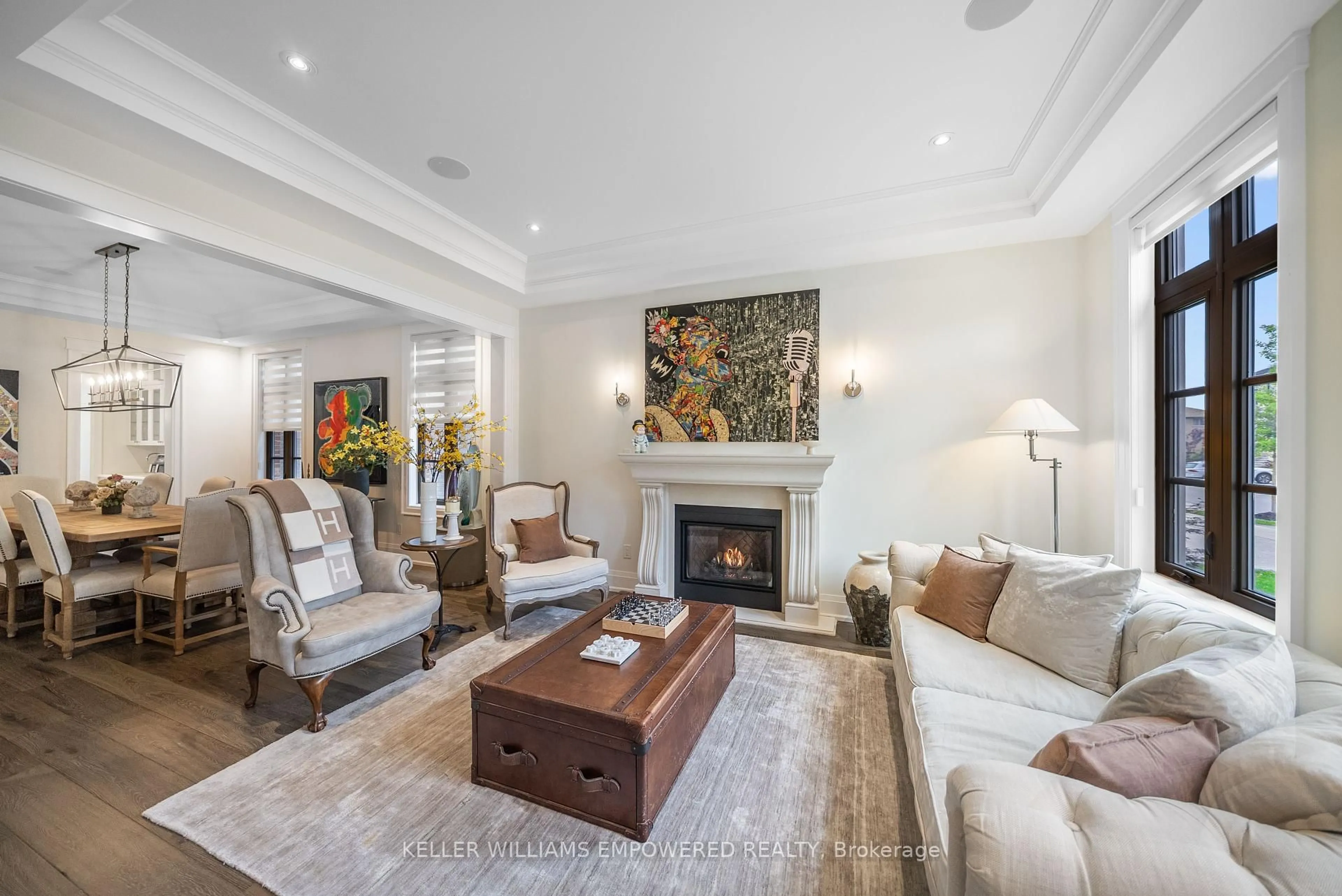 Living room with furniture, unknown for 141 Pathlane Rd, Richmond Hill Ontario L4B 4R1