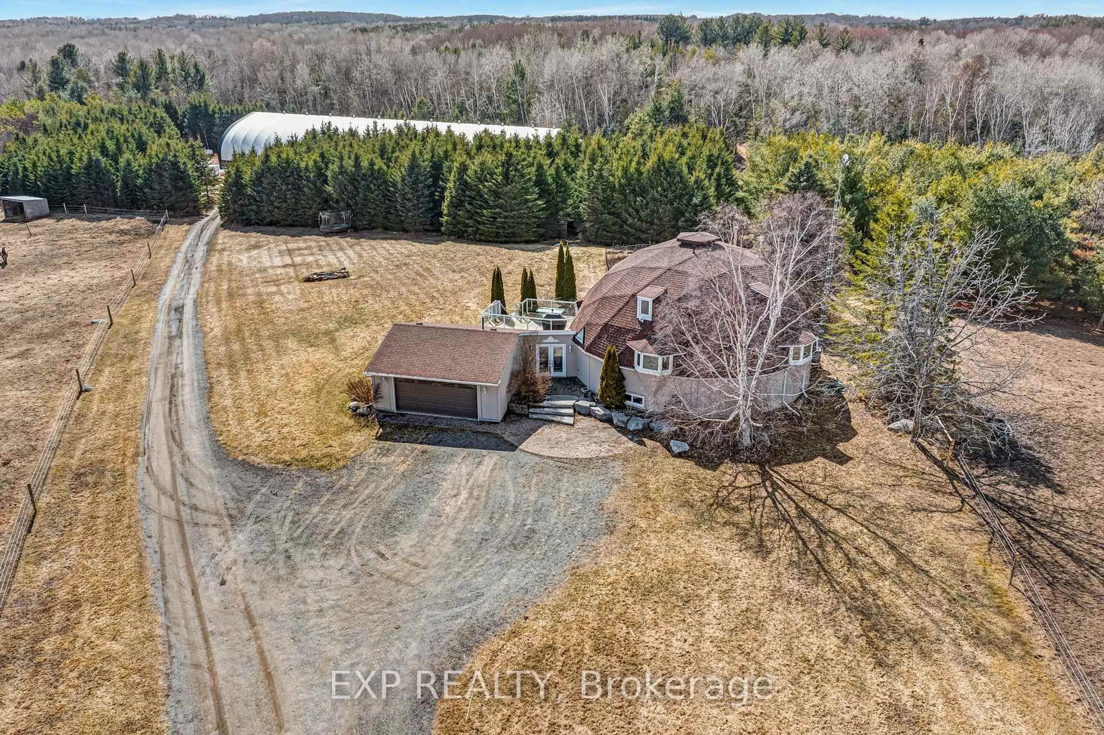 A pic from outside/outdoor area/front of a property/back of a property/a pic from drone, water/lake/river/ocean view for 21152 Kennedy Rd, East Gwillimbury Ontario L0G 1R0