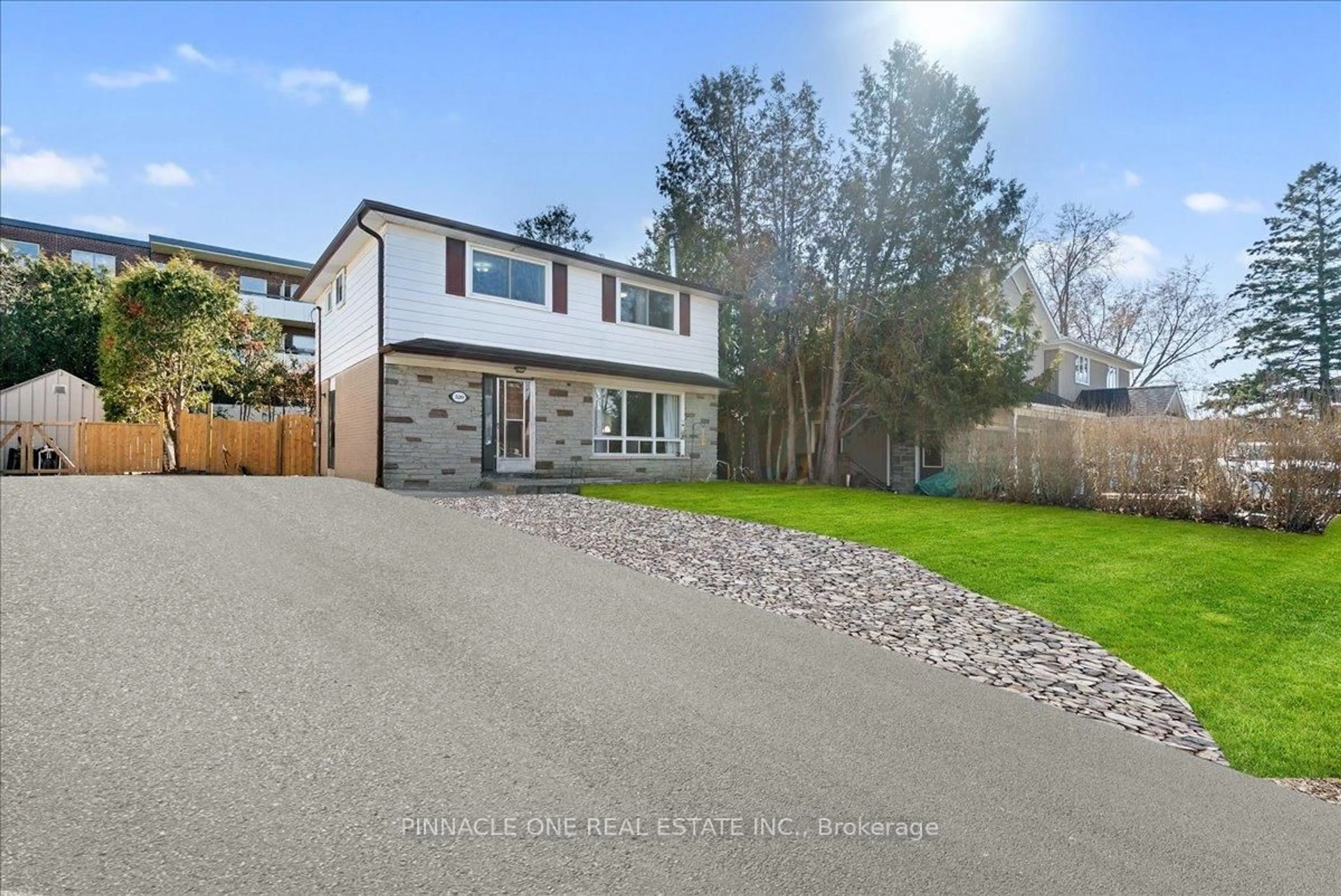 A pic from outside/outdoor area/front of a property/back of a property/a pic from drone, street for 520 Elm Rd, Whitchurch-Stouffville Ontario L4A 1W8