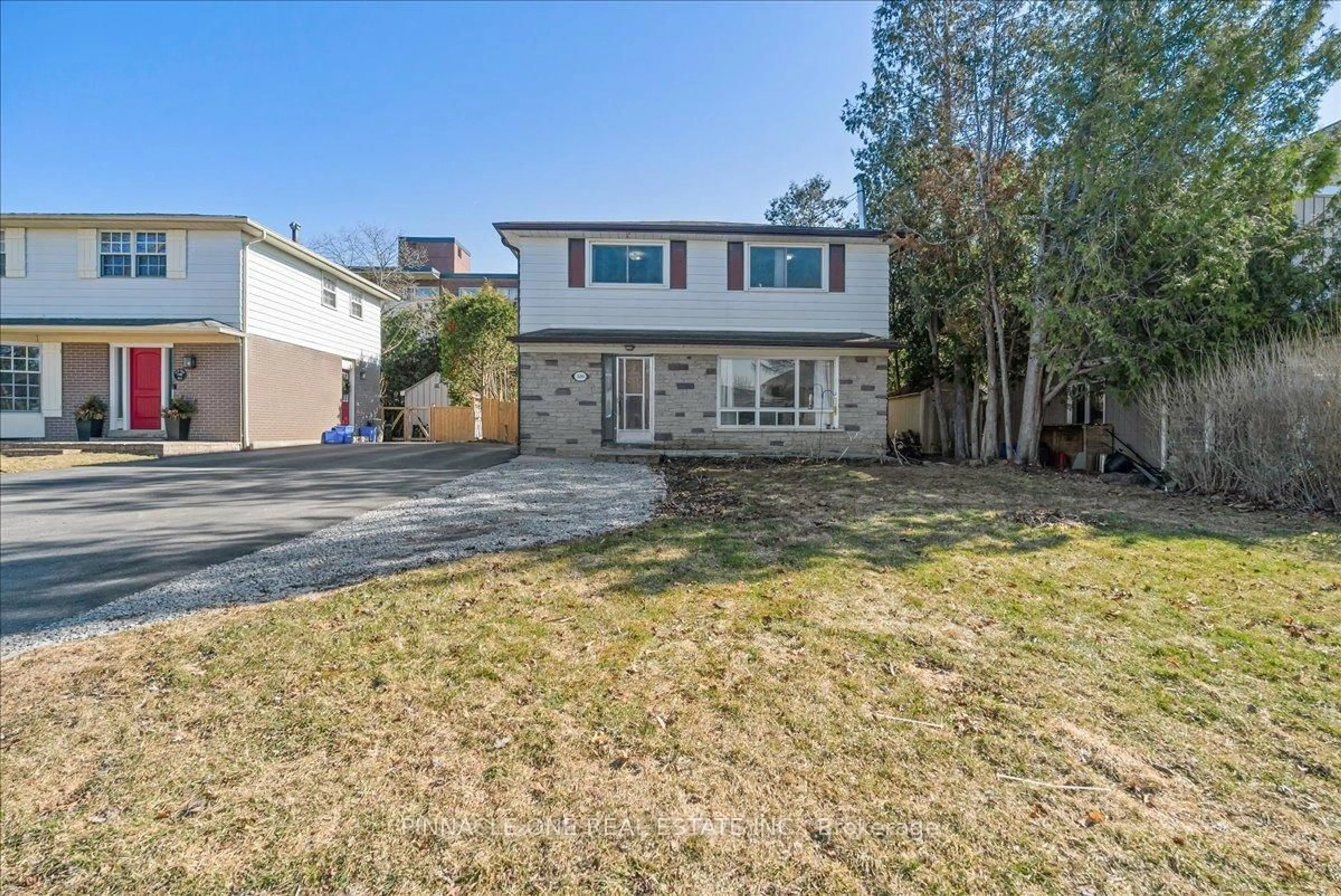 A pic from outside/outdoor area/front of a property/back of a property/a pic from drone, street for 520 Elm Rd, Whitchurch-Stouffville Ontario L4A 1W8