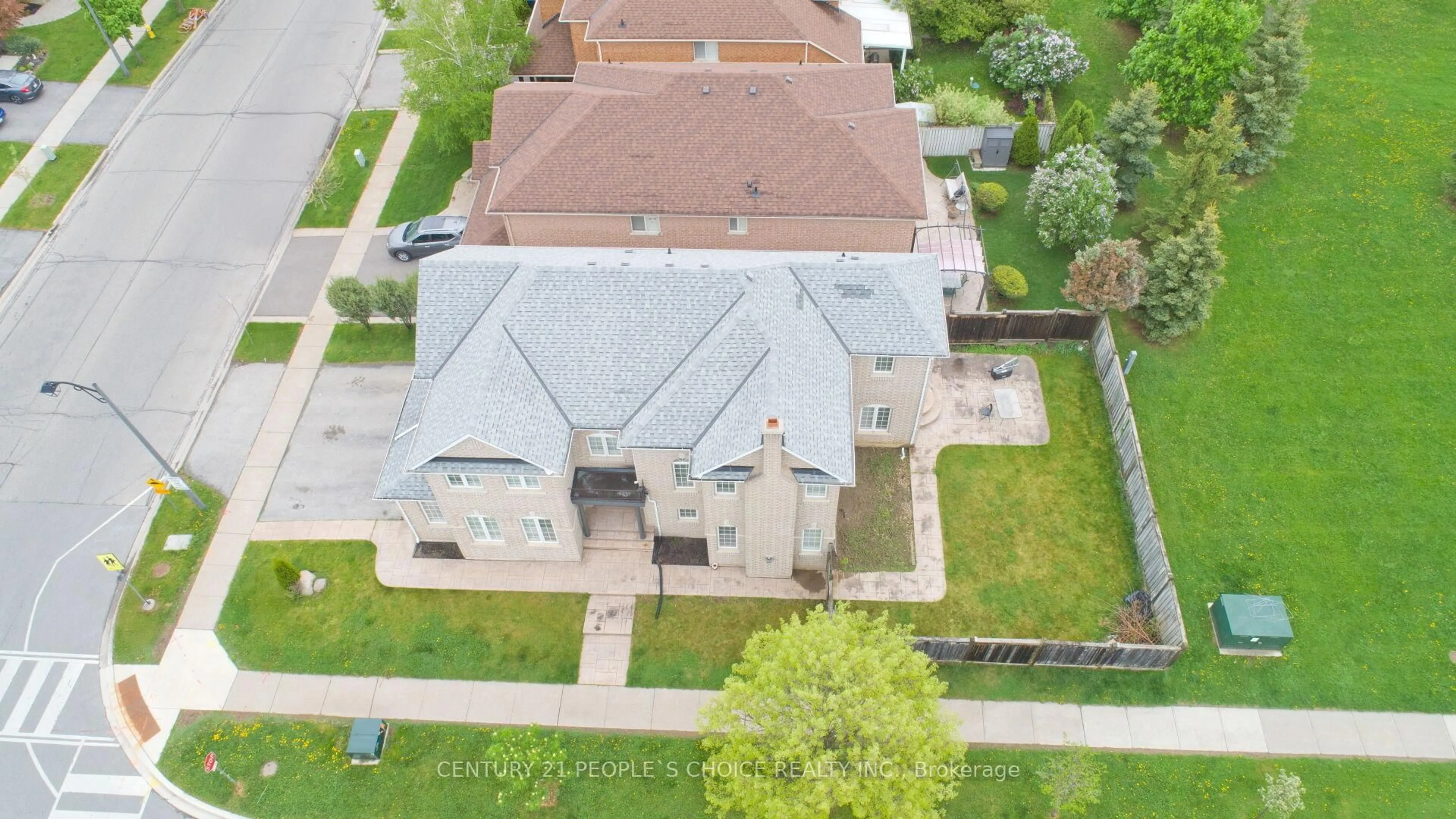 A pic from outside/outdoor area/front of a property/back of a property/a pic from drone, street for 159 Sonoma Blvd, Vaughan Ontario L4H 1P2