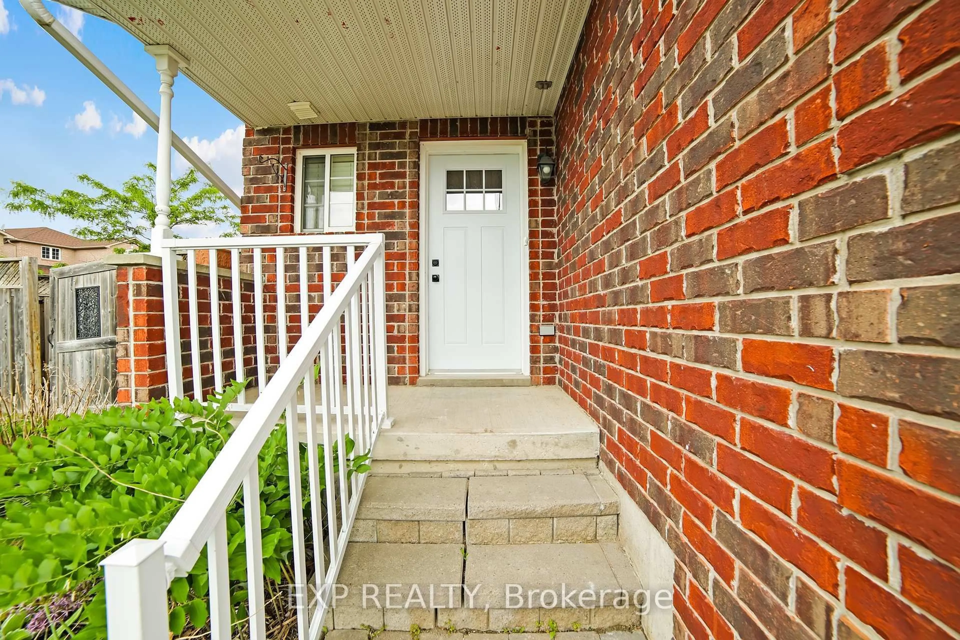 Indoor entryway for 1436 Benson St, Innisfil Ontario L9S 0C8