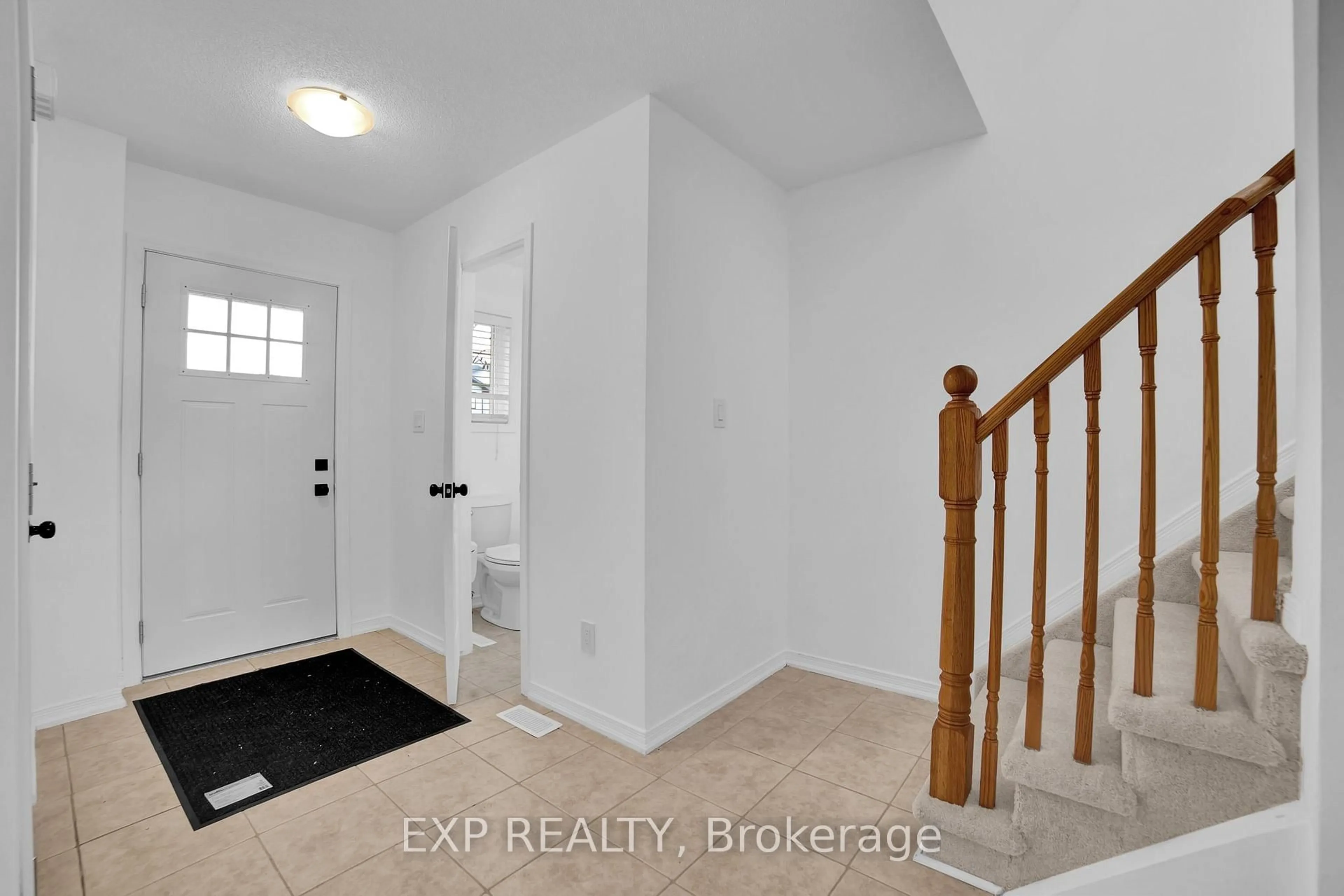 Indoor entryway for 1436 Benson St, Innisfil Ontario L9S 0C8