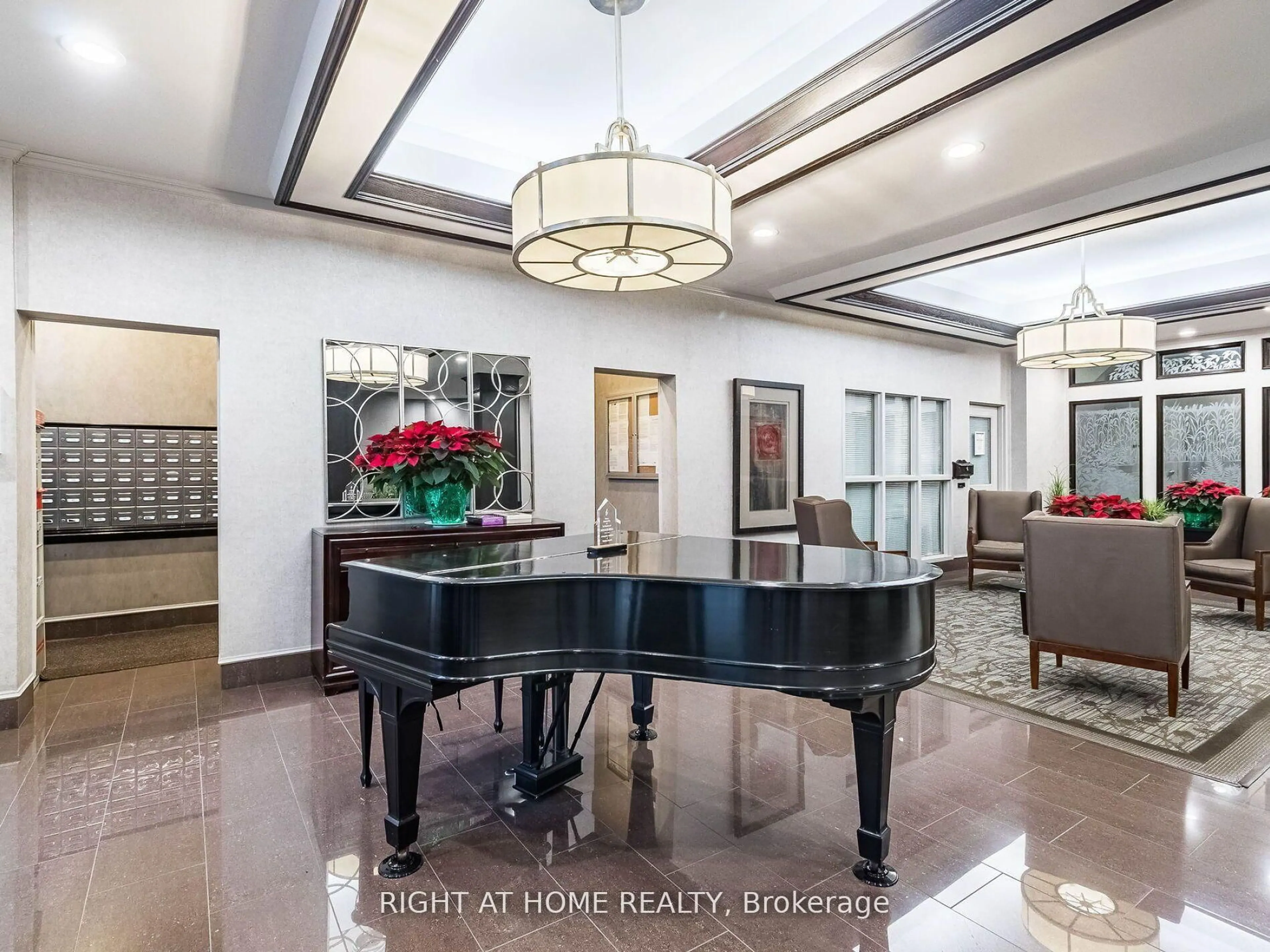 Indoor foyer for 25 Austin Dr #818, Markham Ontario L3R 8H4