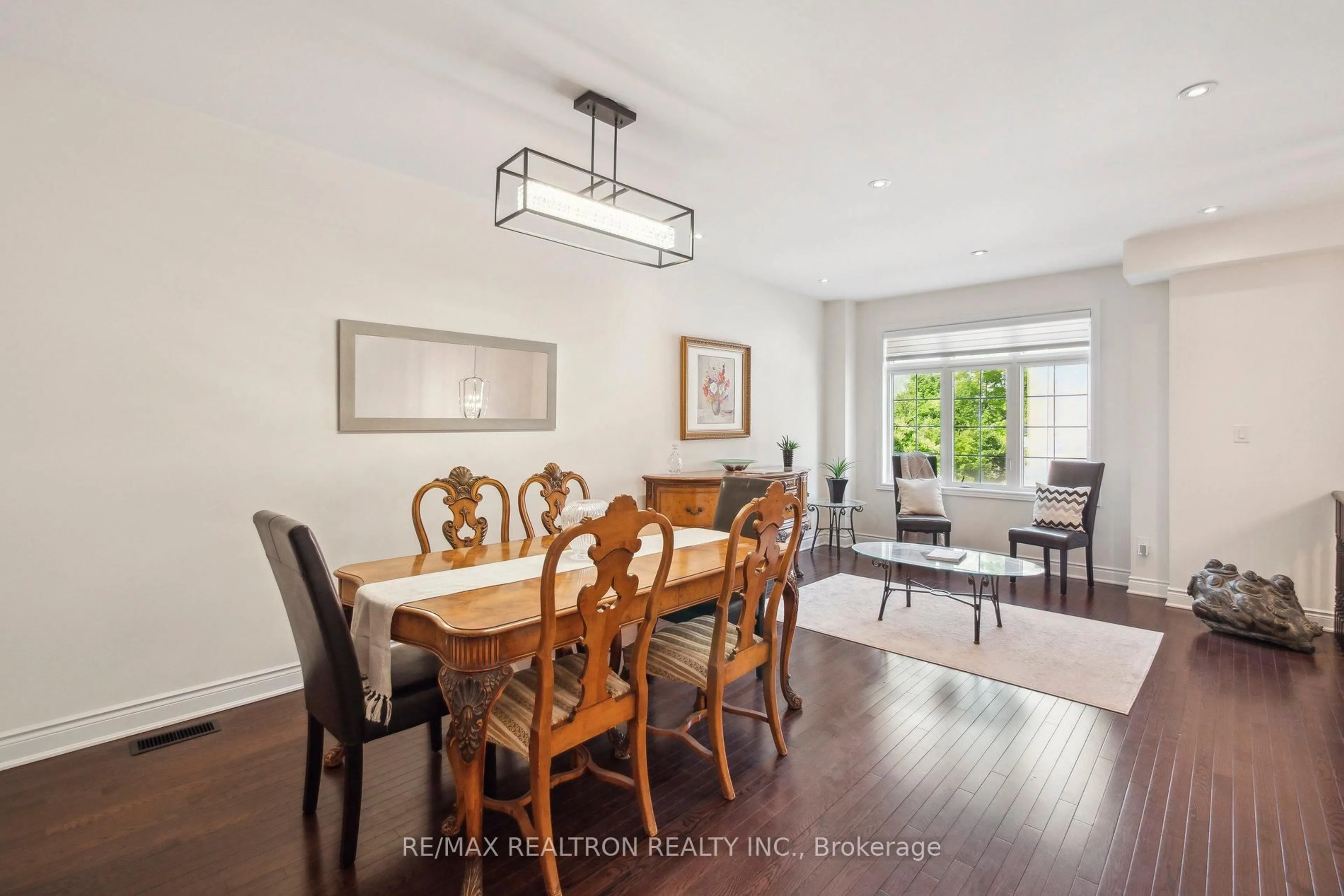 Dining room, wood/laminate floor for 8777 Dufferin St #45, Vaughan Ontario L4J 8W3