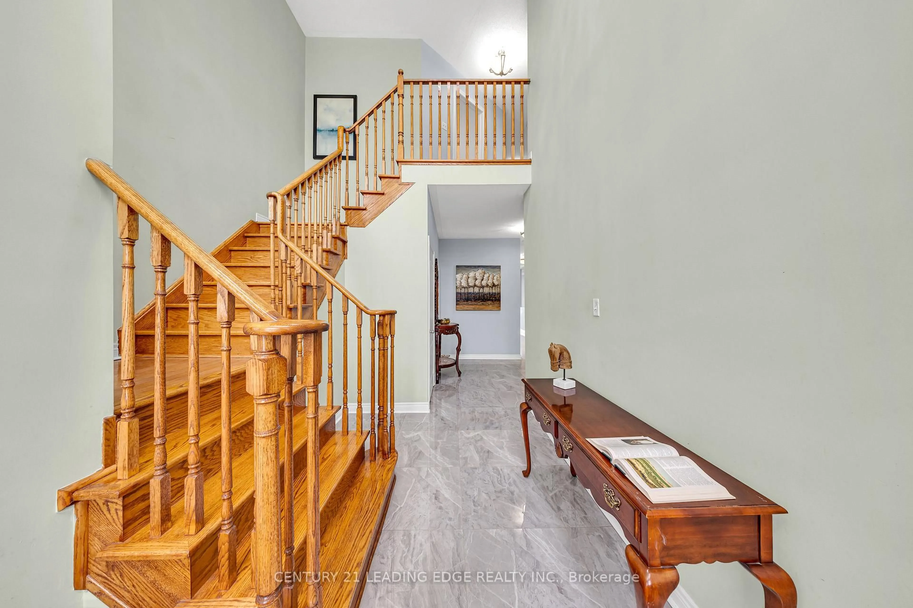 Indoor foyer for 40 Ann Louise Cres, Markham Ontario L3S 0A8