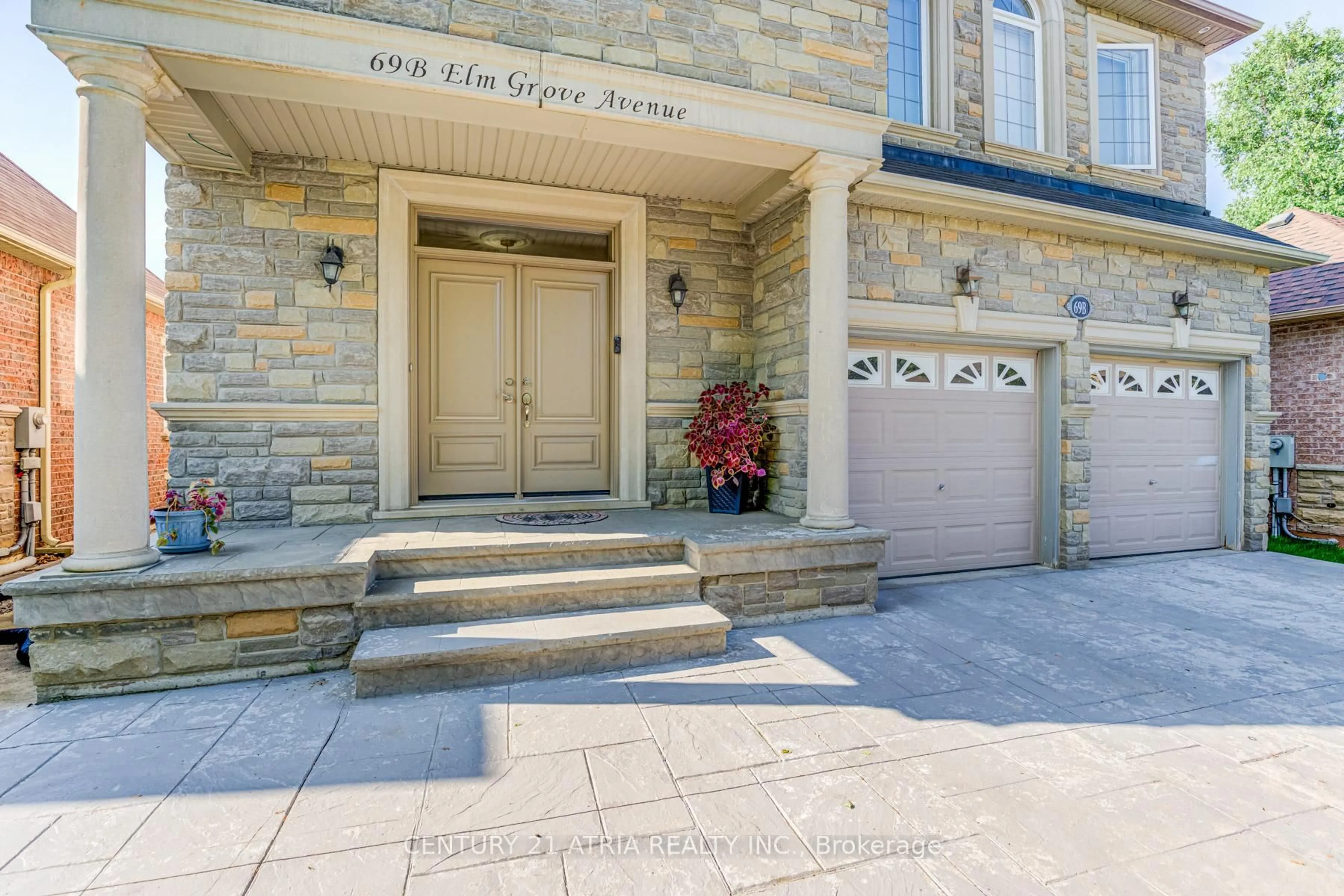 Indoor entryway for 69 B Elm Grove Ave, Richmond Hill Ontario L4E 2V4